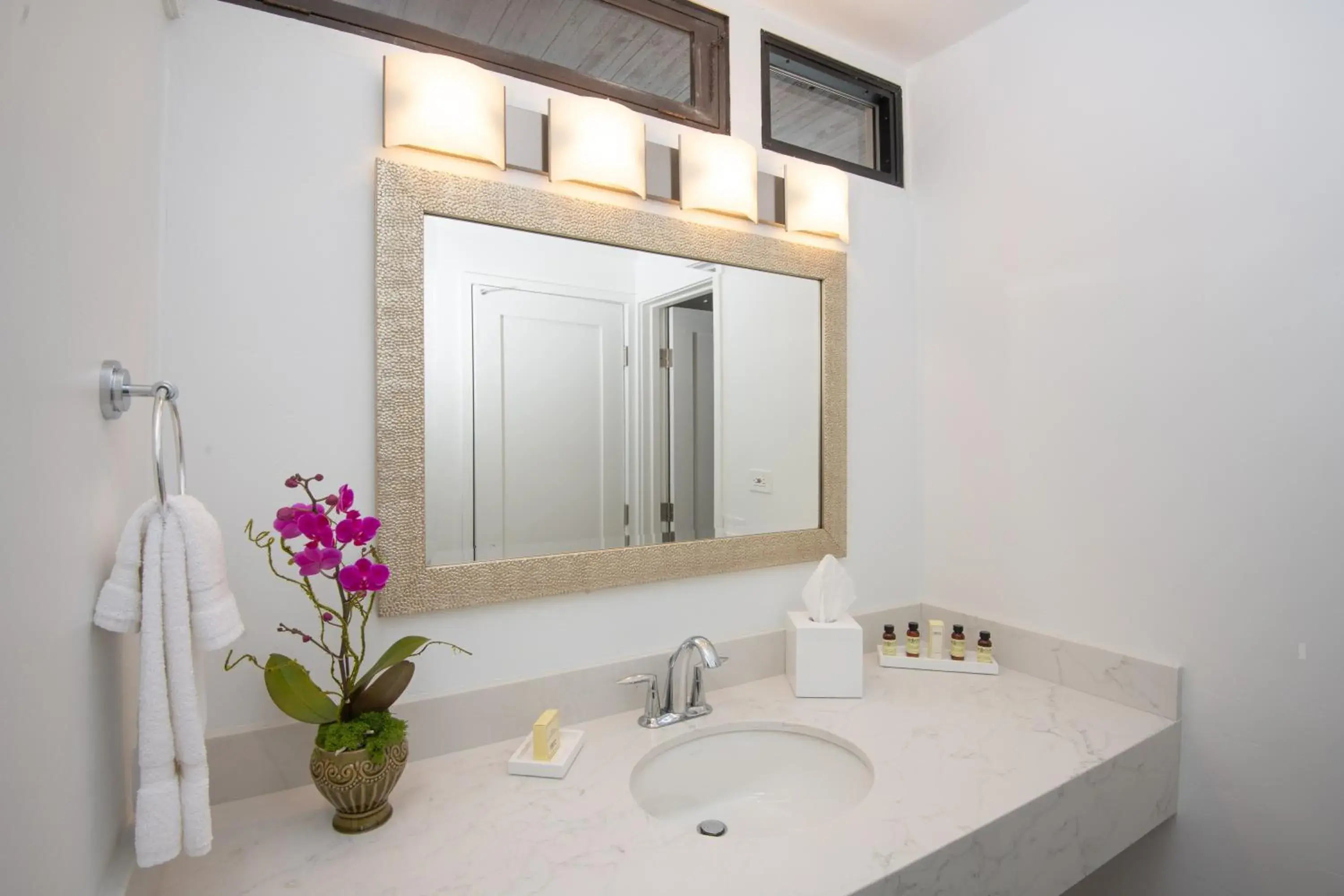 Bathroom in La Jolla Shores Hotel Bathroom in La Jolla Shores Hotel