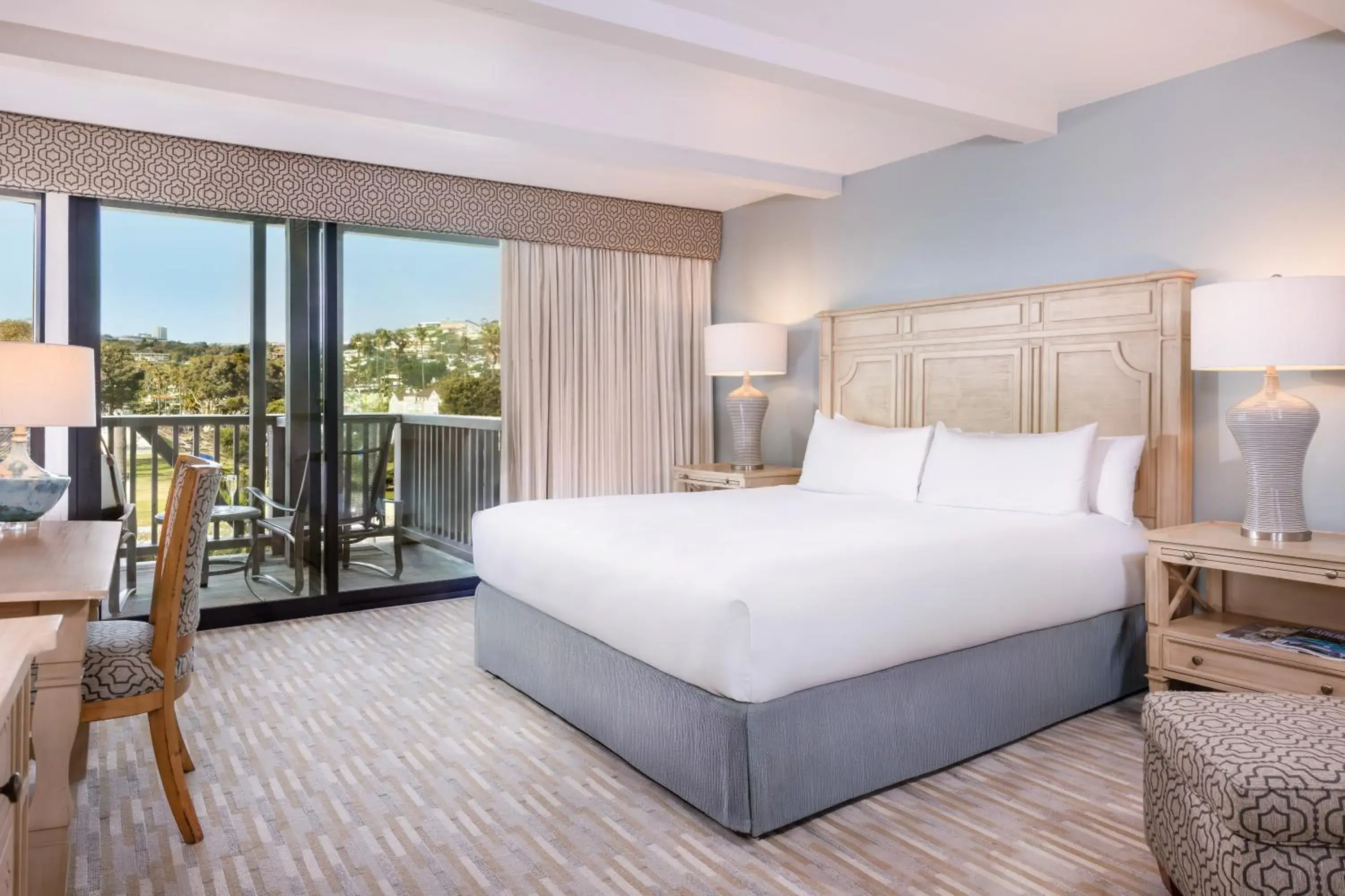 Bedroom, Bed in La Jolla Shores Hotel Bedroom, Bed in La Jolla Shores Hotel