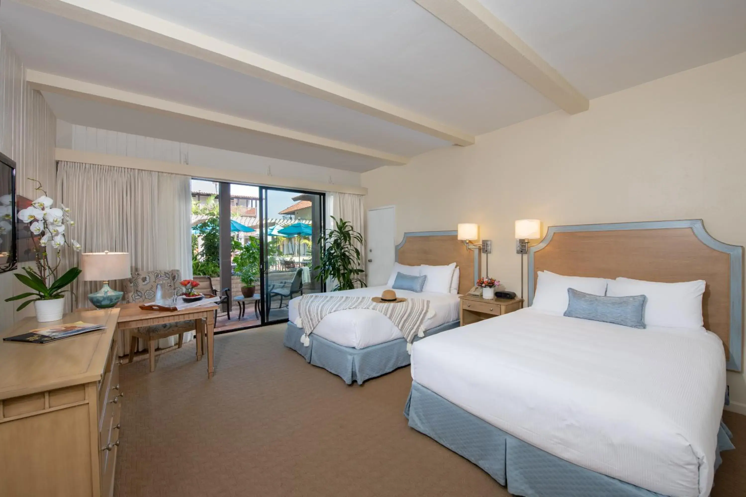 Bed in La Jolla Shores Hotel Bed in La Jolla Shores Hotel