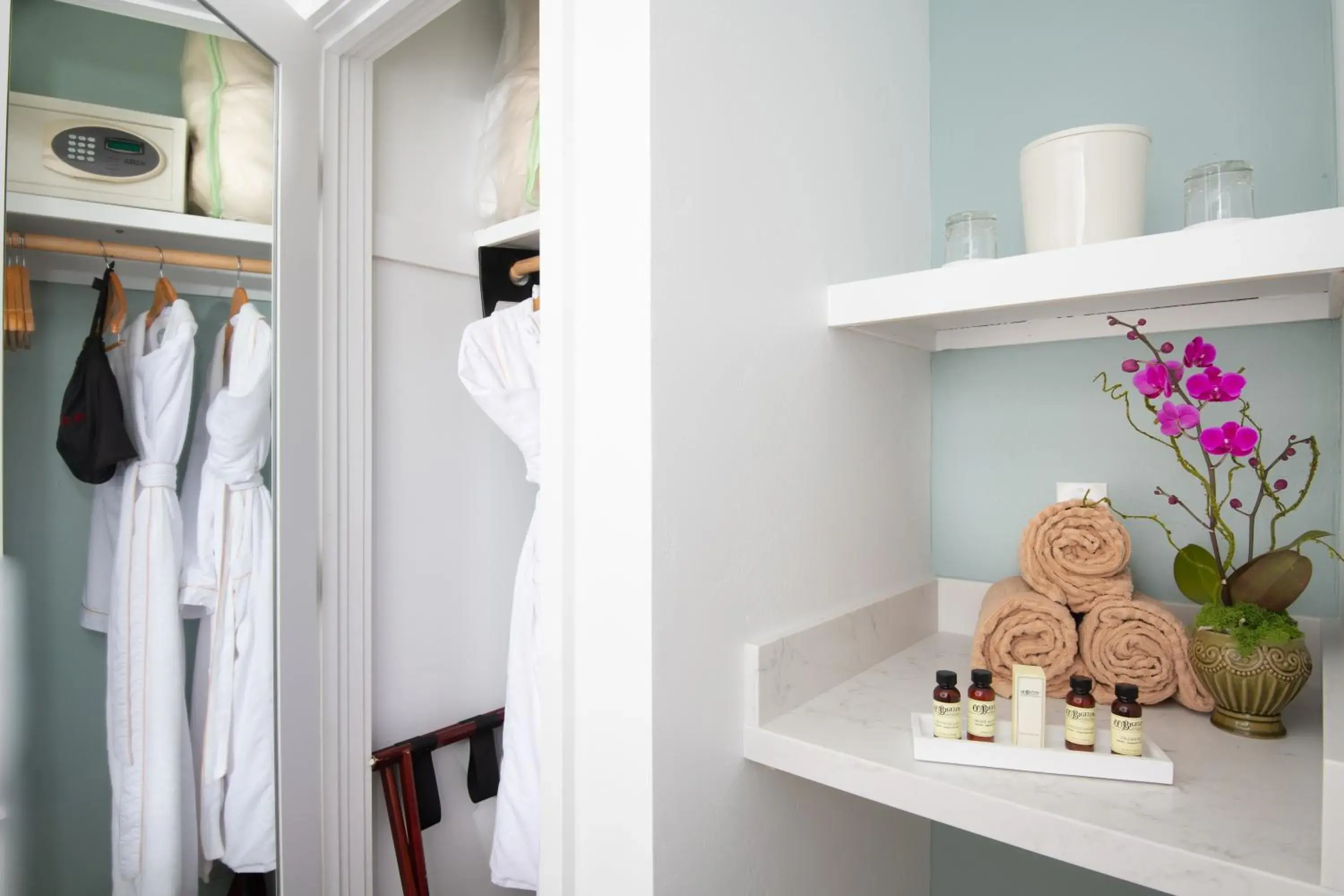 Bathroom in La Jolla Shores Hotel Bathroom in La Jolla Shores Hotel