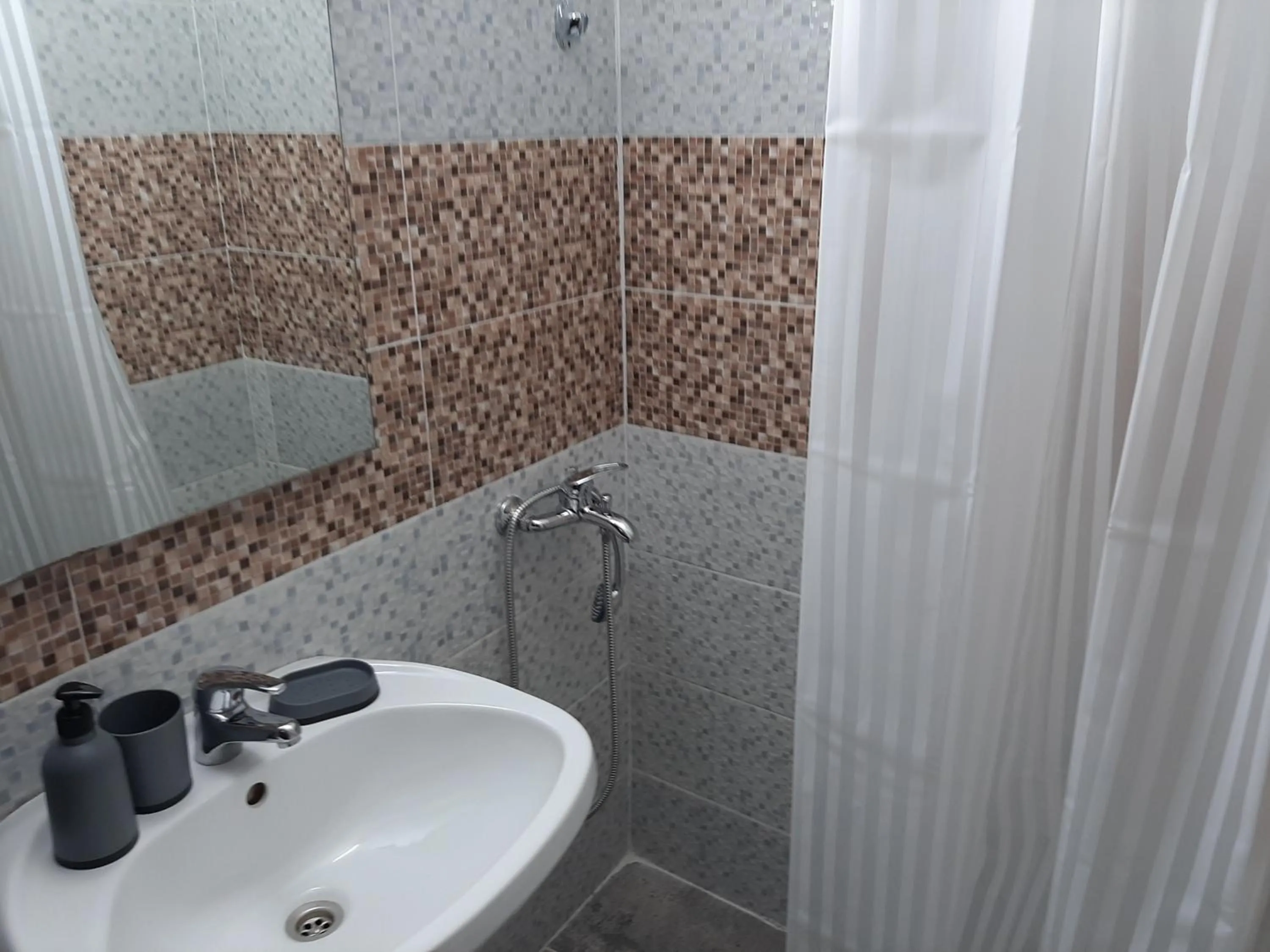 Shower in Vila Fortuna Auri