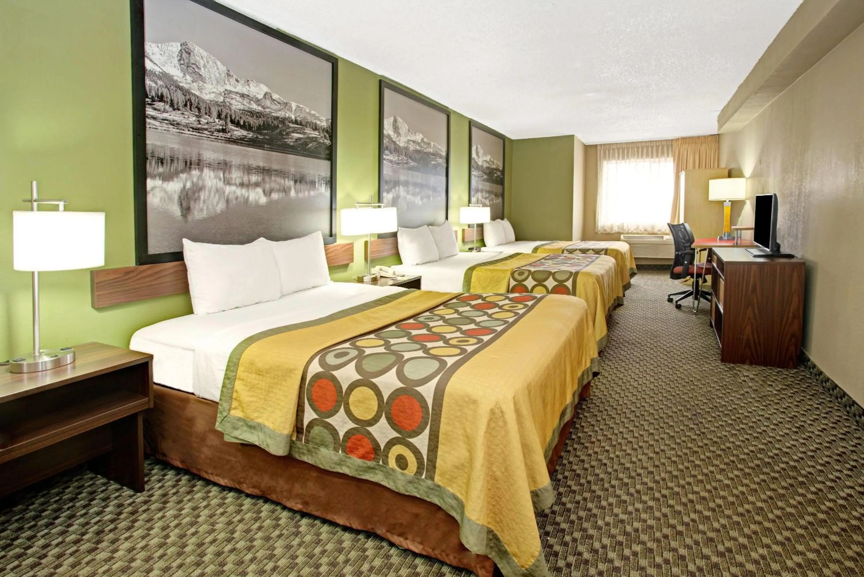 Photo of the whole room, Bed in Super 8 by Wyndham Wheat Ridge/Denver West