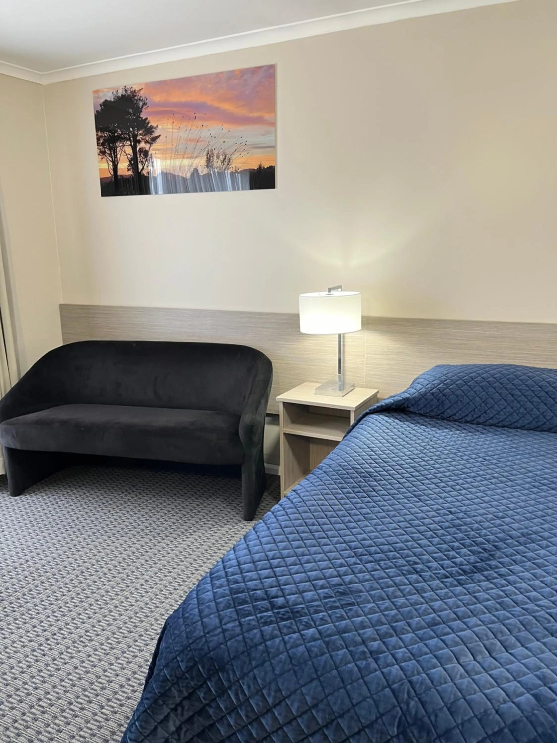 Bed in Heemskirk Motor Hotel