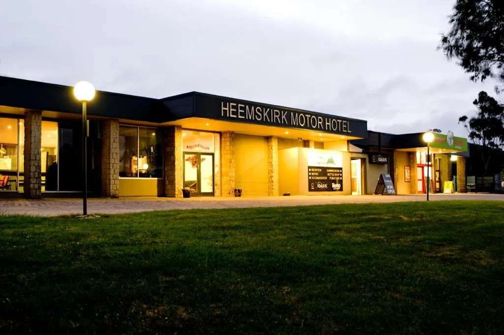 Facade/entrance in Heemskirk Motor Hotel