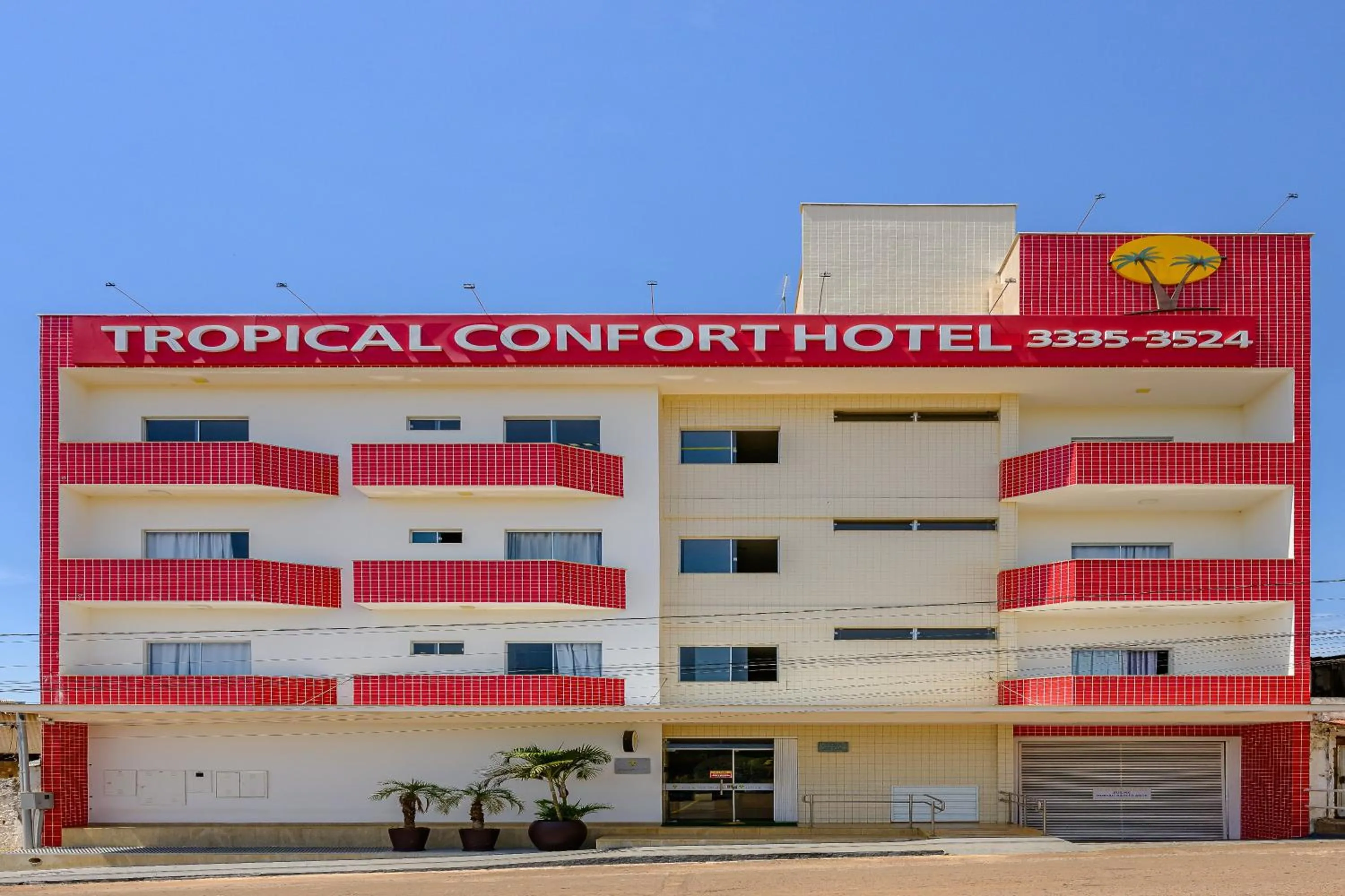Property building in OYO Tropical Confort Hotel, Brasilia