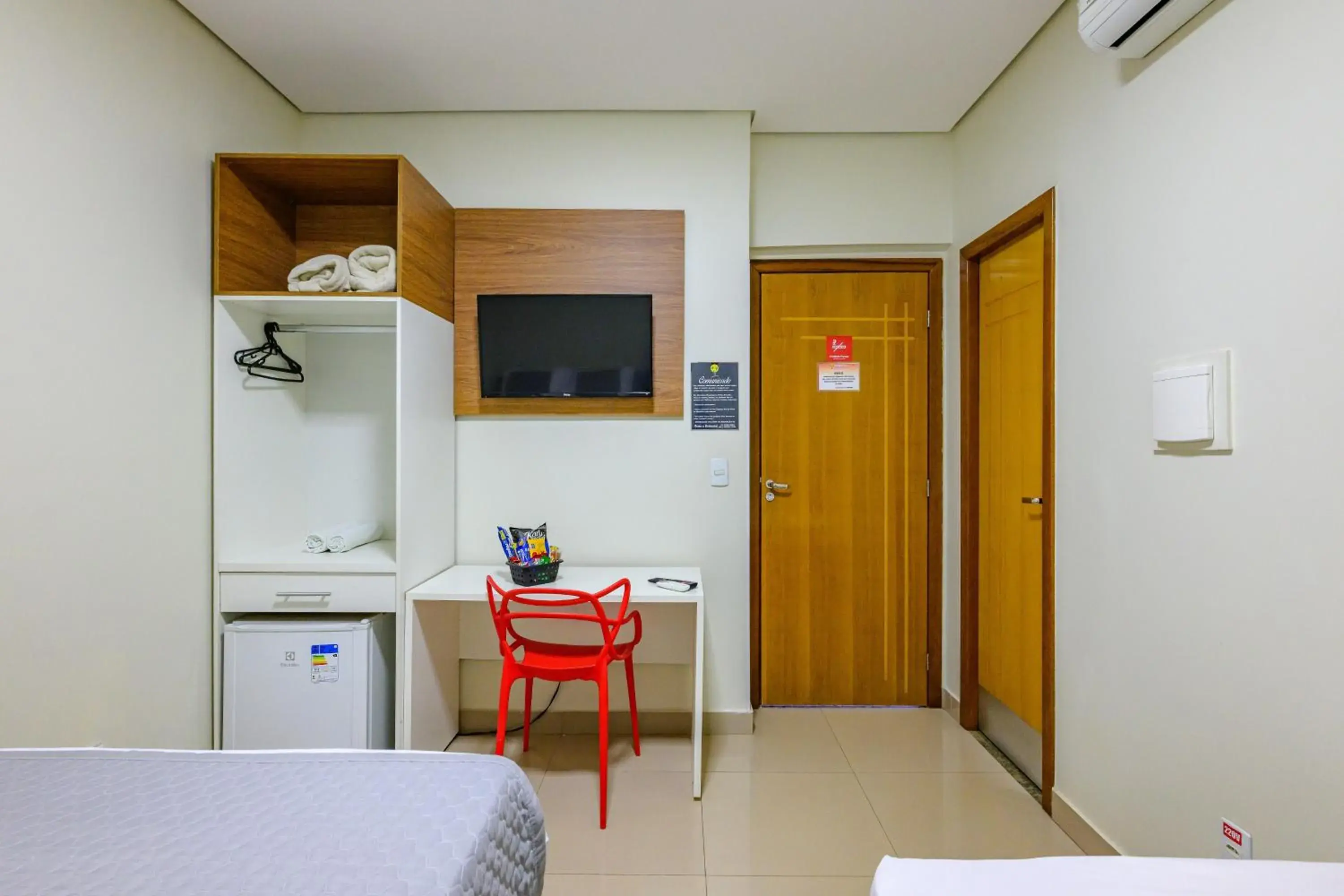 Triple Room (1 Double bed + 1 Single bed) in OYO Tropical Confort Hotel, Brasilia Triple Room (1 Double bed + 1 Single bed) in OYO Tropical Confort Hotel, Brasilia
