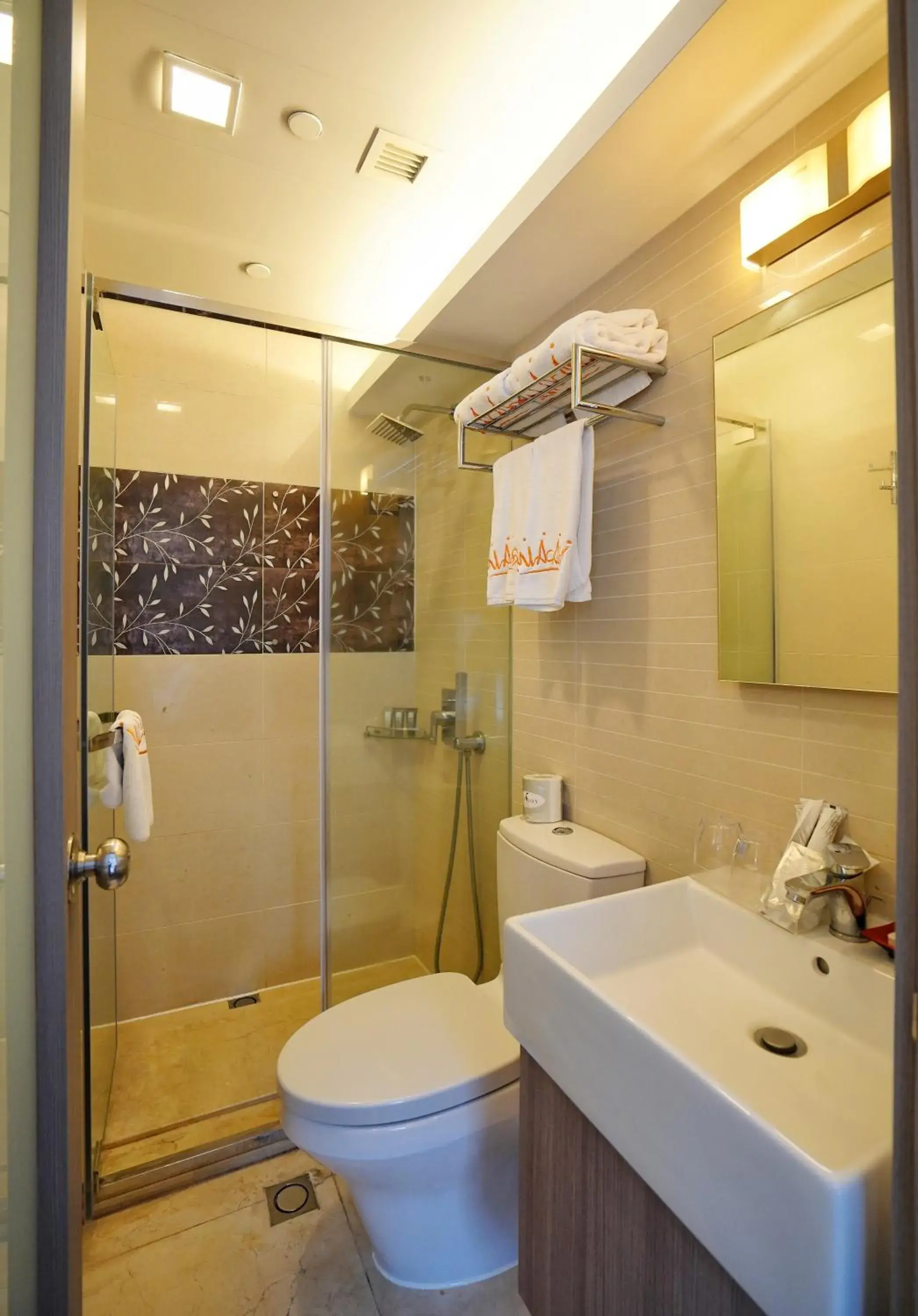 Shower in Mia Casa Hotel Shower in Mia Casa Hotel