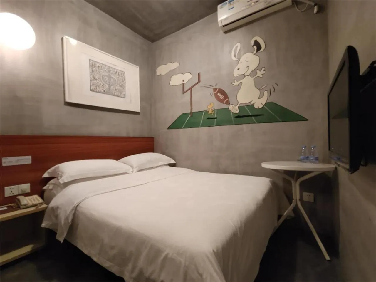 Photo of the whole room, Bed in Shenzhen Dongmen Colour Hotel