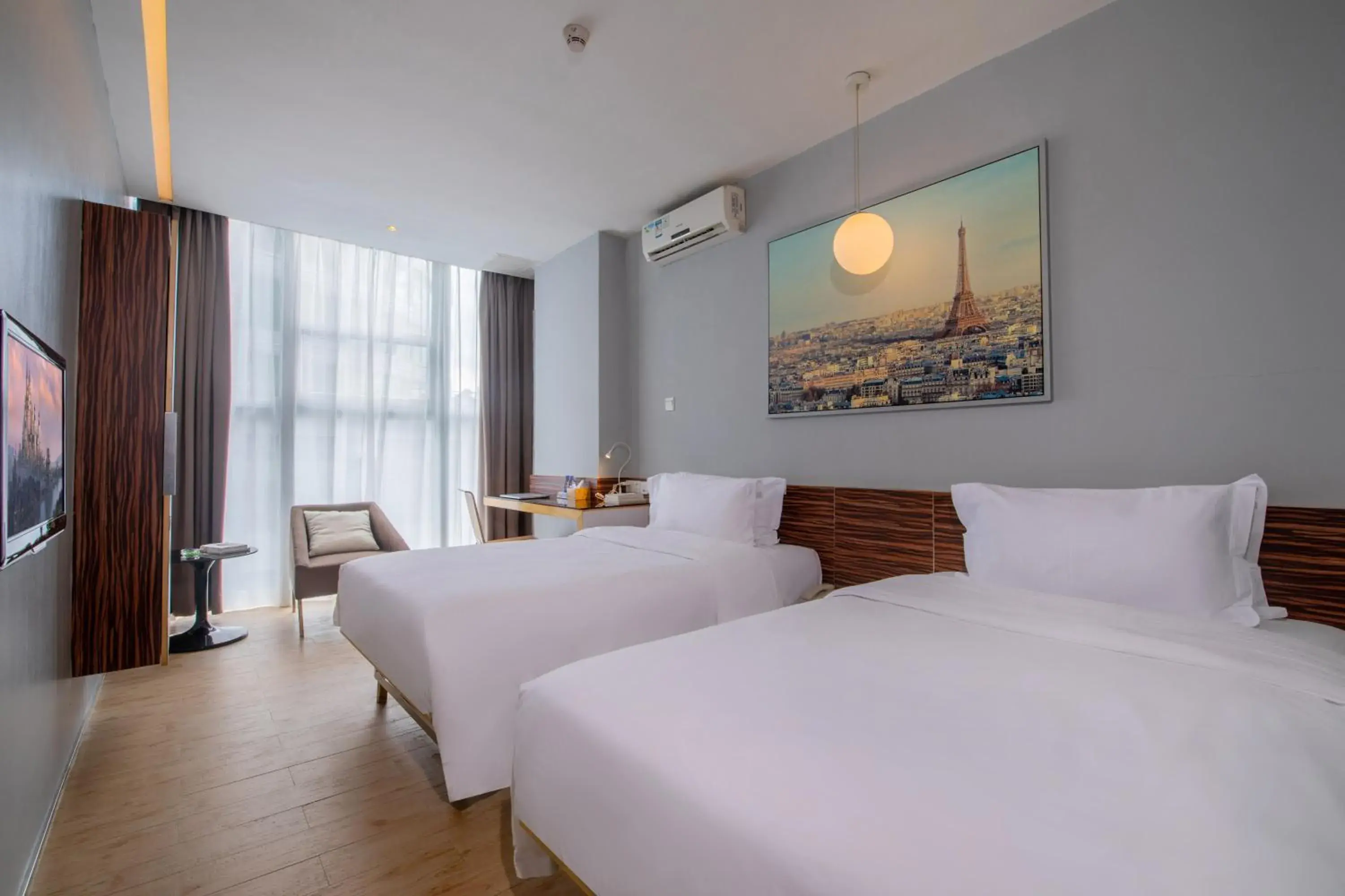 Photo of the whole room, Bed in Shenzhen Dongmen Colour Hotel Photo of the whole room, Bed in Shenzhen Dongmen Colour Hotel