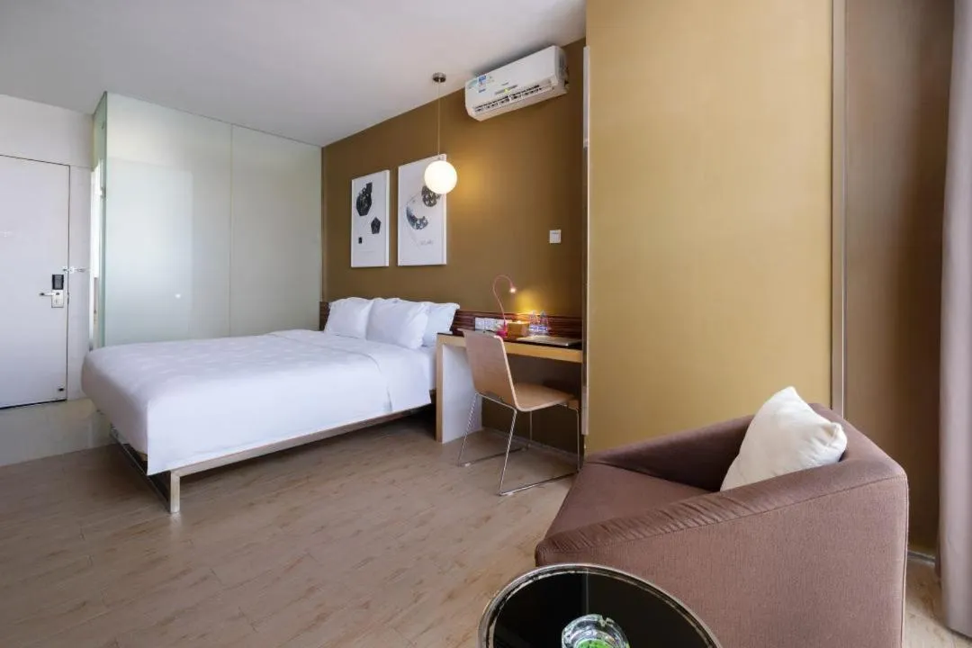 Bed in Shenzhen Dongmen Colour Hotel