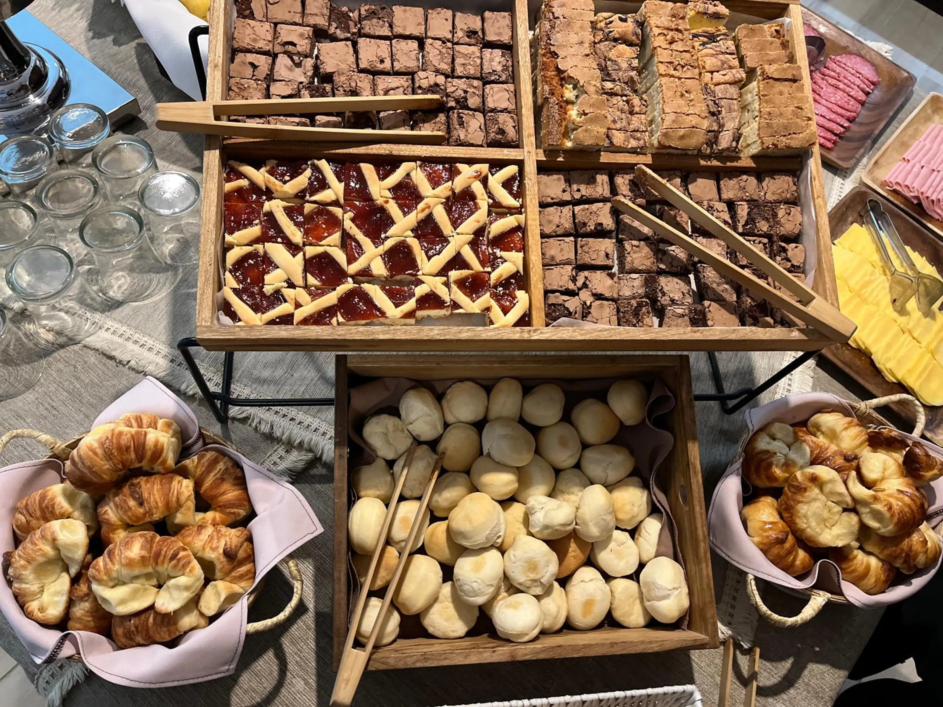 Buffet breakfast in Kenton Palace Bariloche