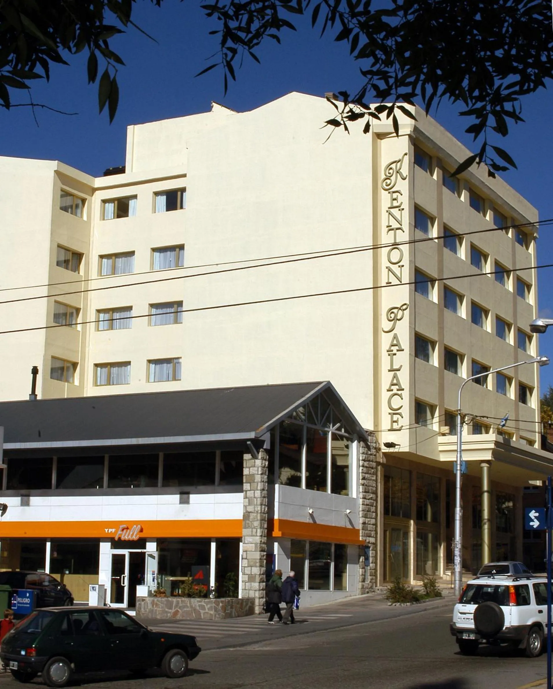 Facade/entrance in Kenton Palace Bariloche