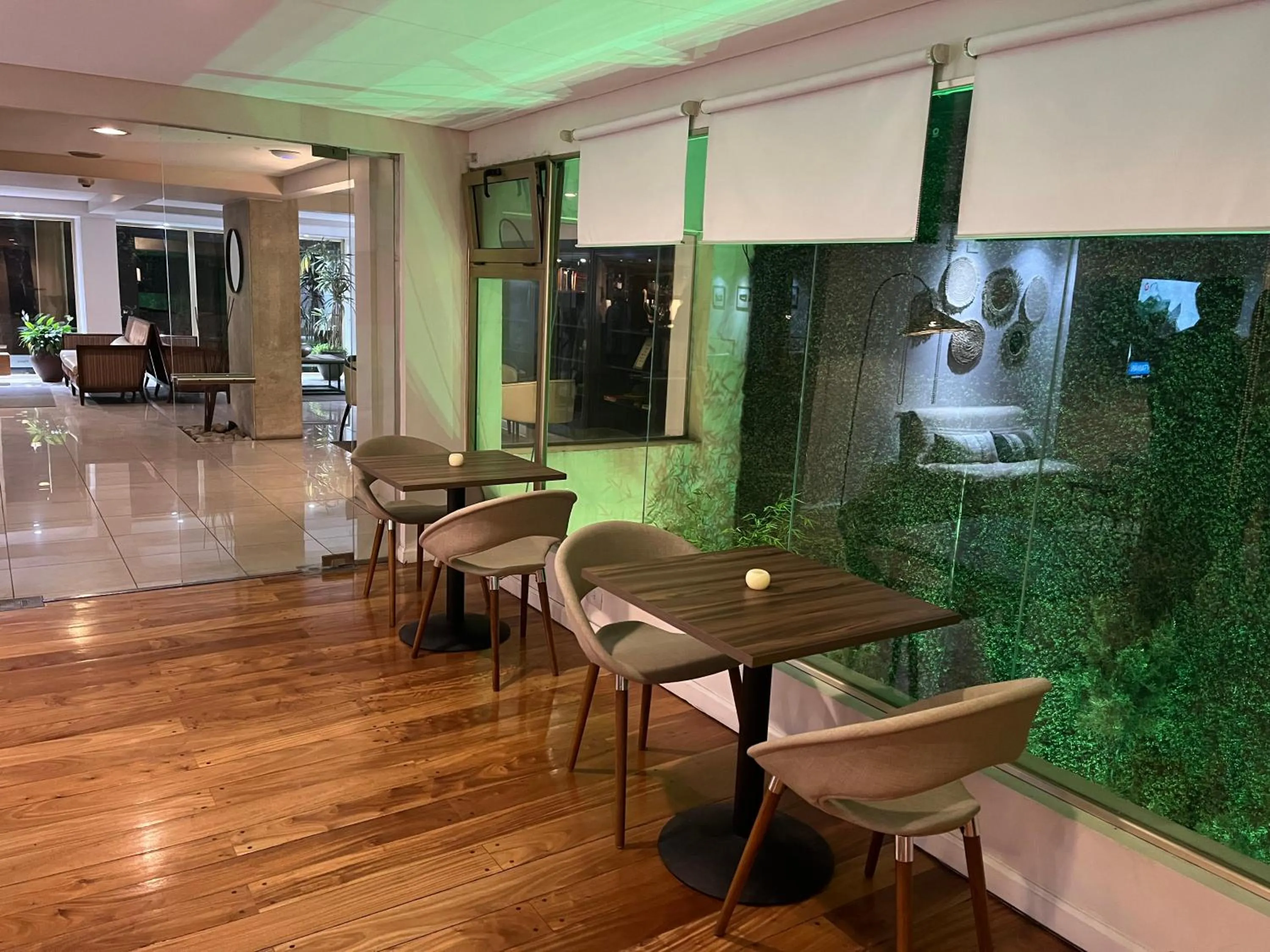 Breakfast in Kenton Palace Bariloche