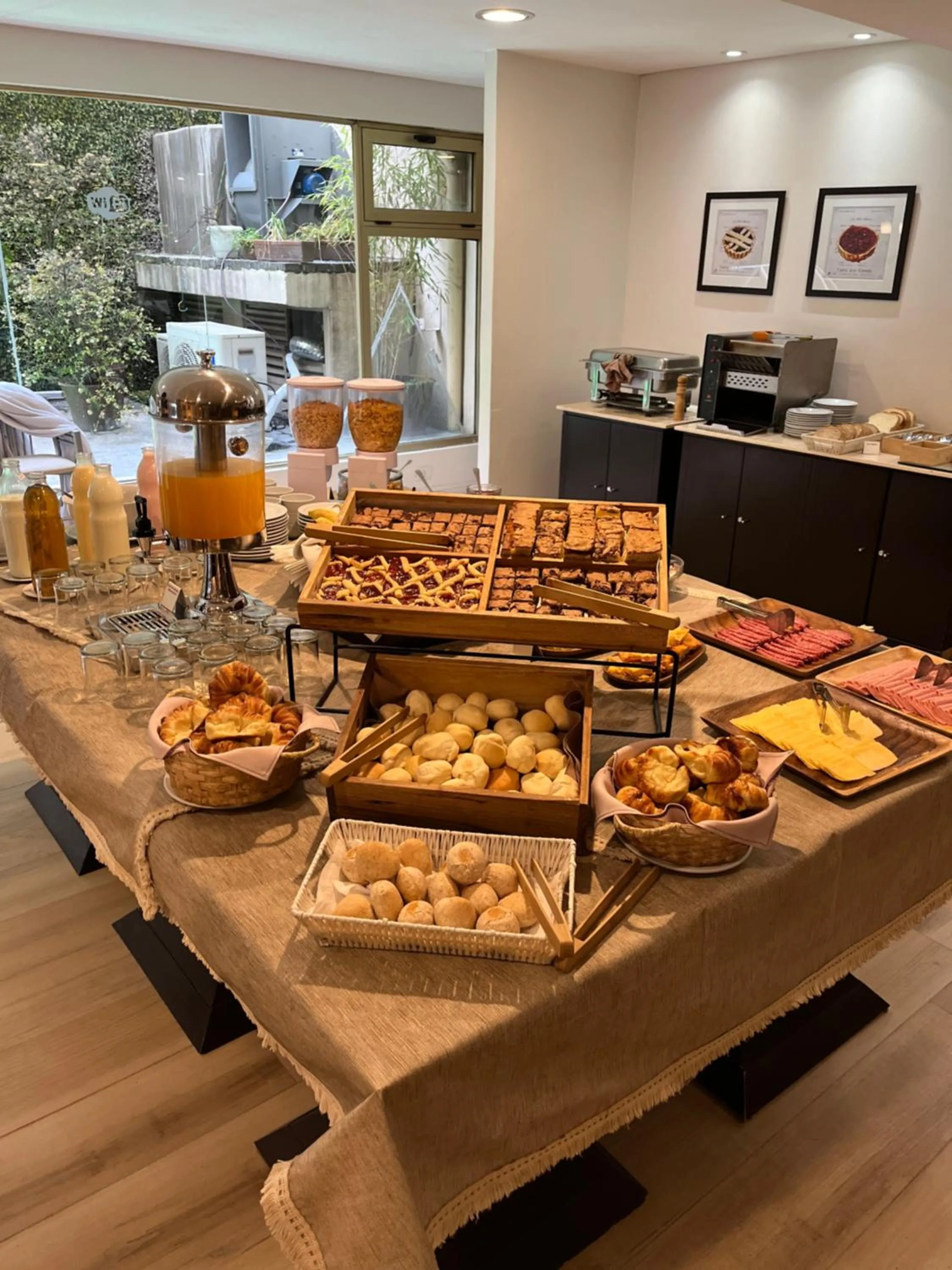 Buffet breakfast in Kenton Palace Bariloche