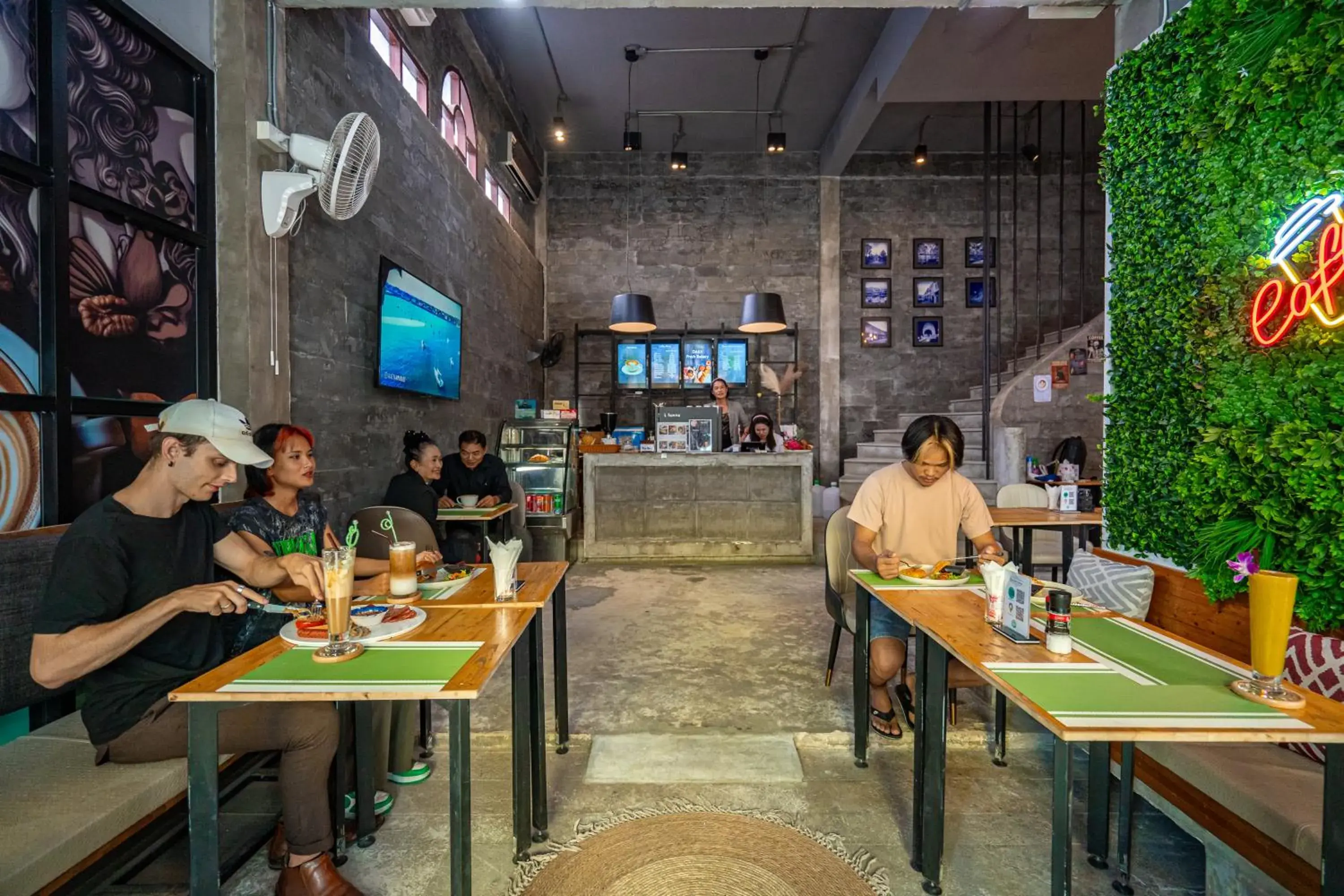 Property building in UNOTEL Karon Beach Property building in UNOTEL Karon Beach