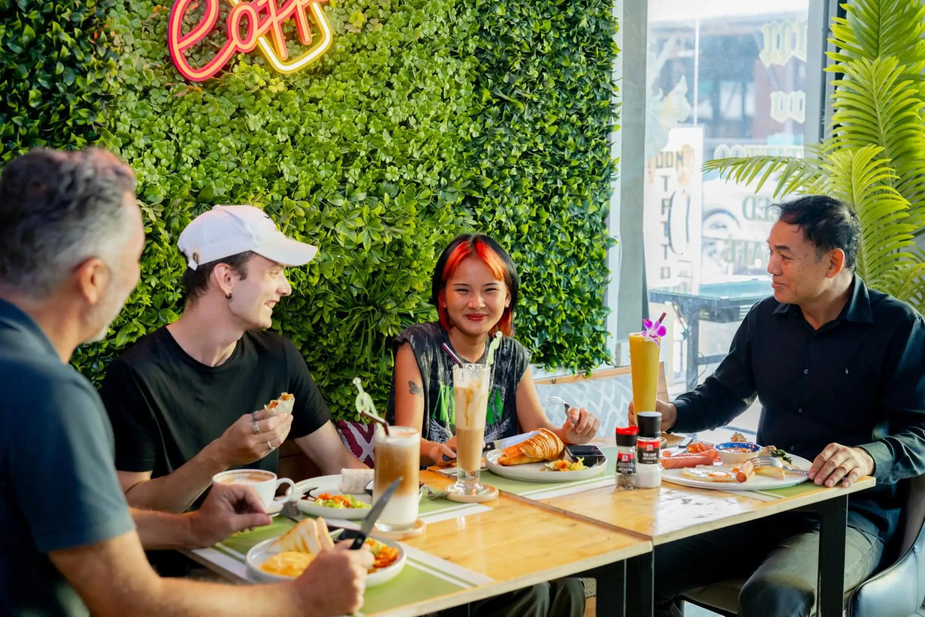 Restaurant/places to eat in UNOTEL Karon Beach Restaurant/places to eat in UNOTEL Karon Beach