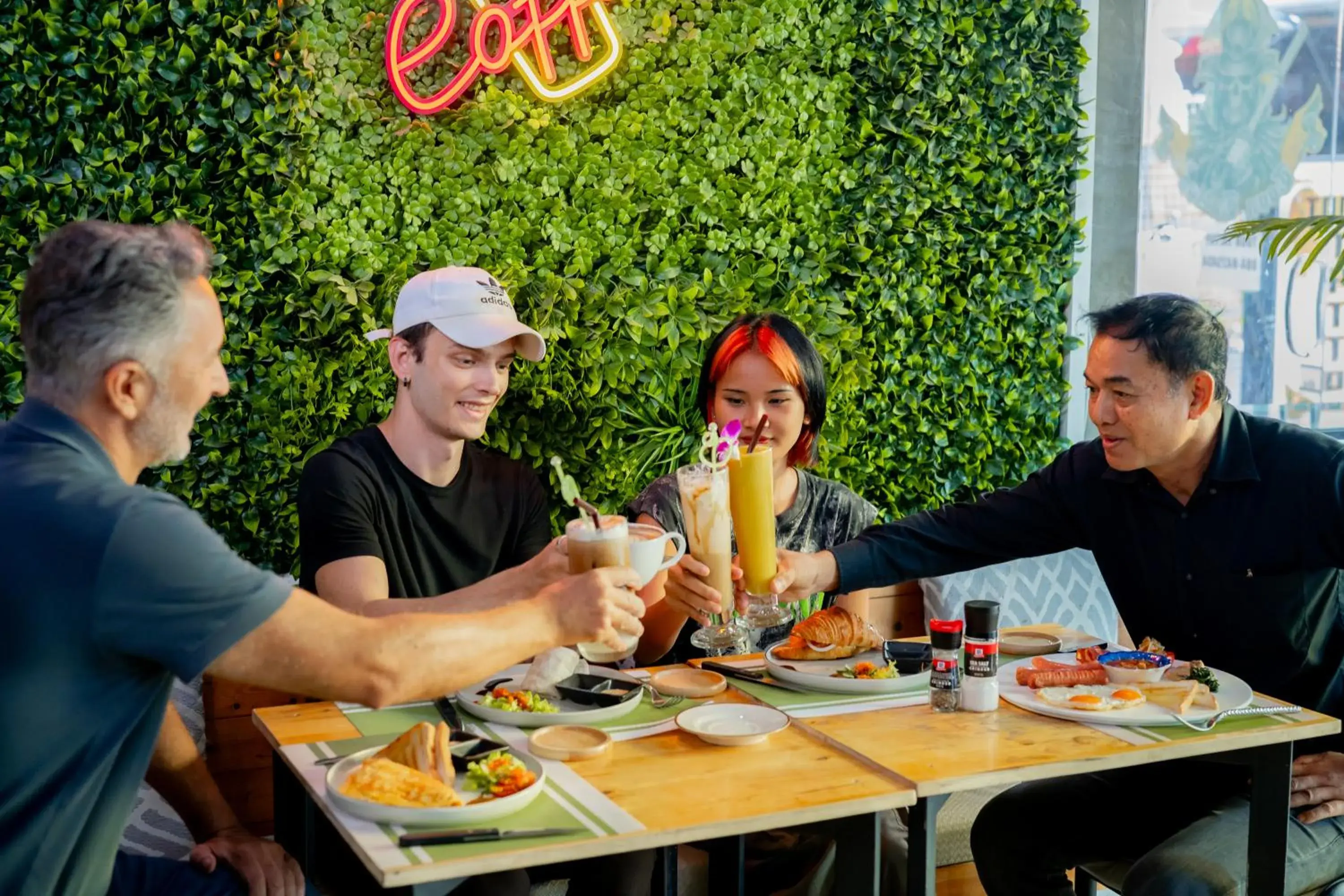 Restaurant/places to eat in UNOTEL Karon Beach Restaurant/places to eat in UNOTEL Karon Beach