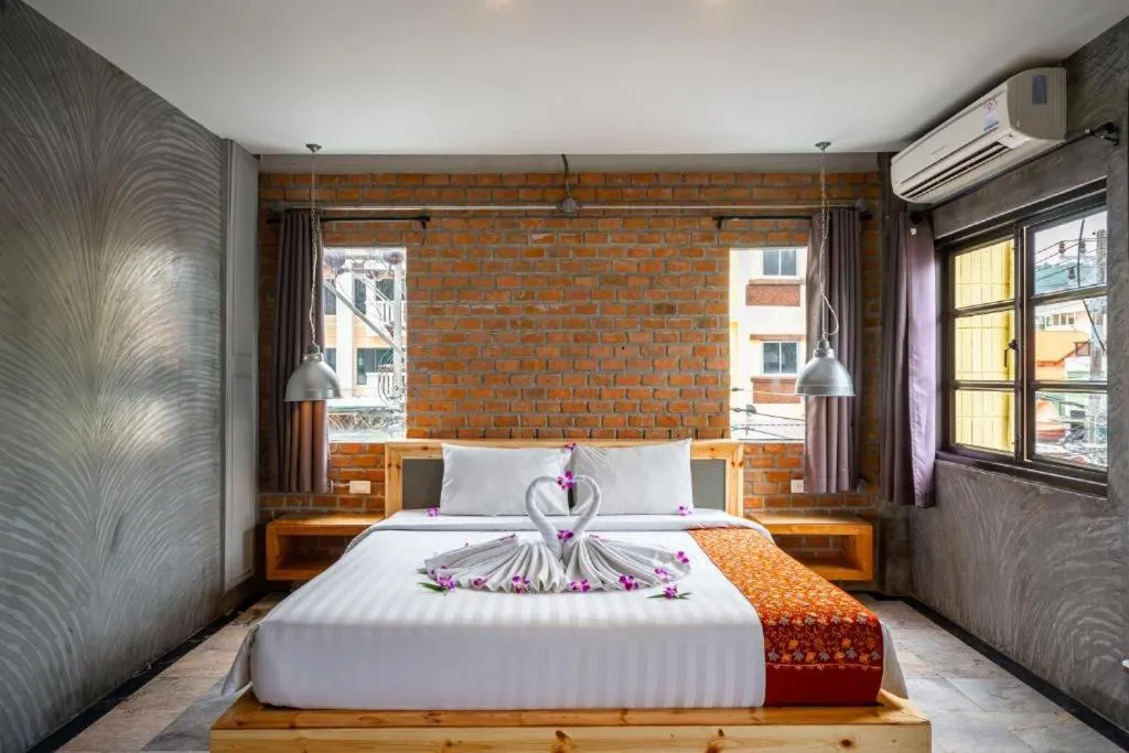 Bed in UNOTEL Karon Beach