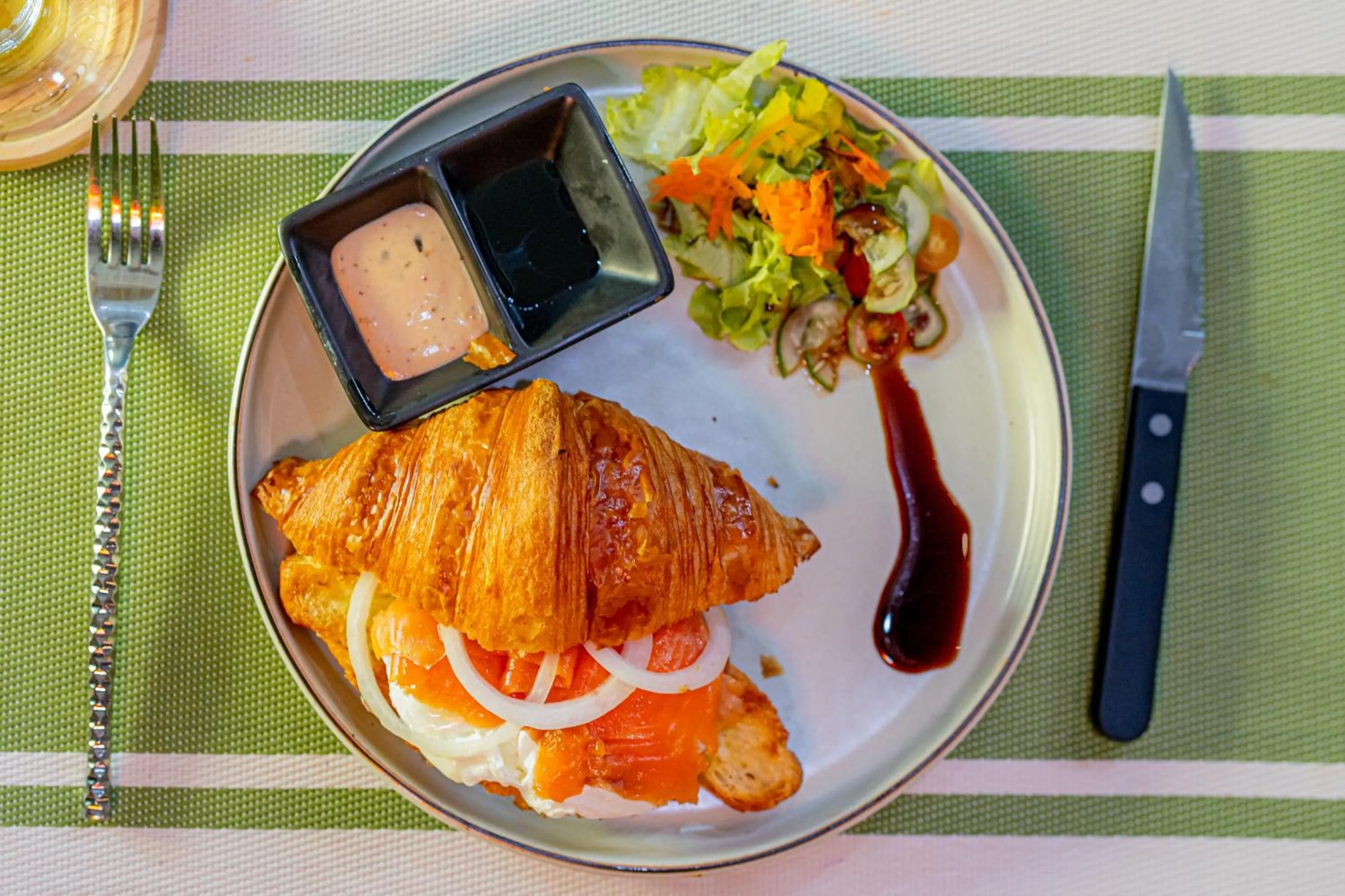 Restaurant/places to eat in UNOTEL Karon Beach