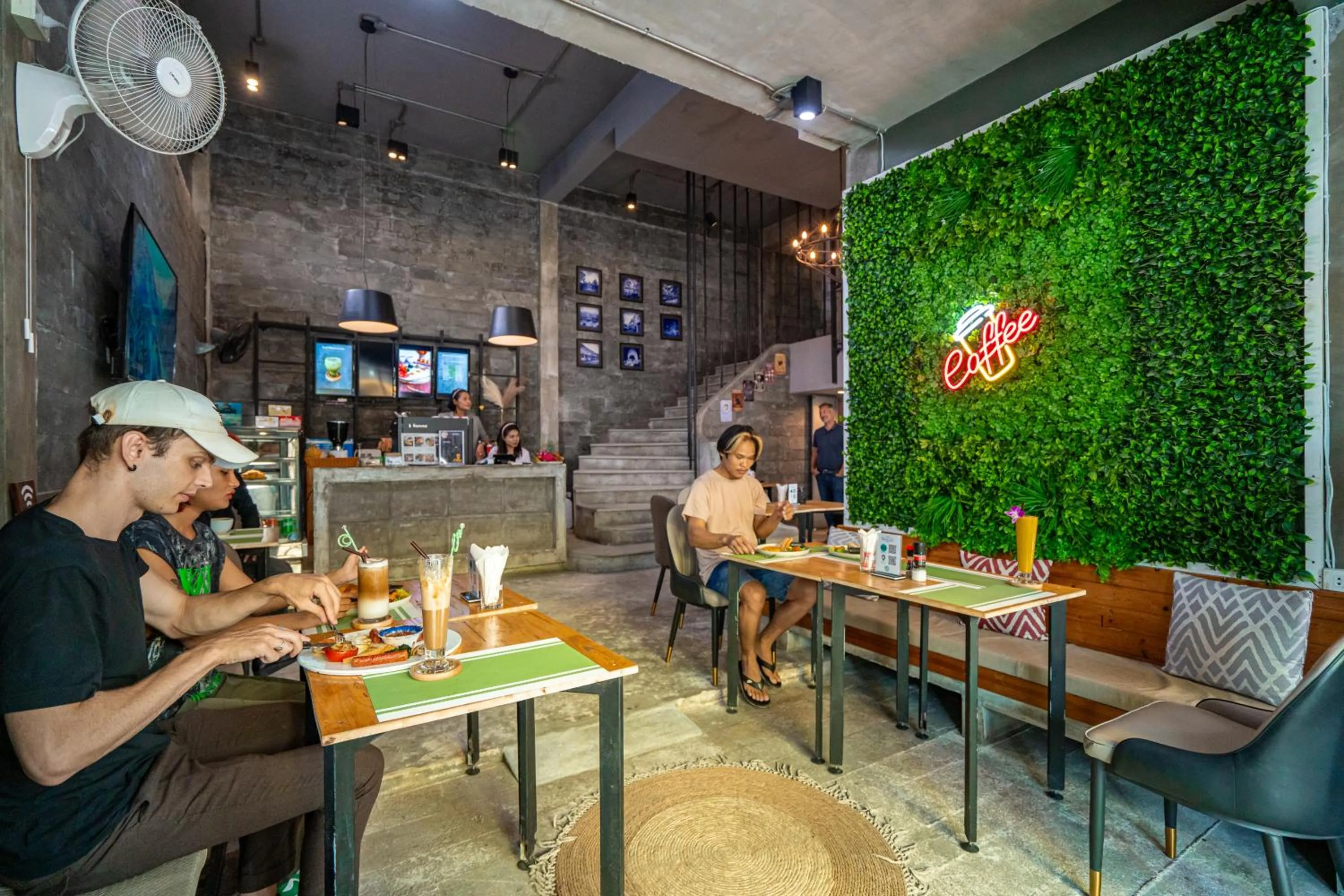 Property building in UNOTEL Karon Beach