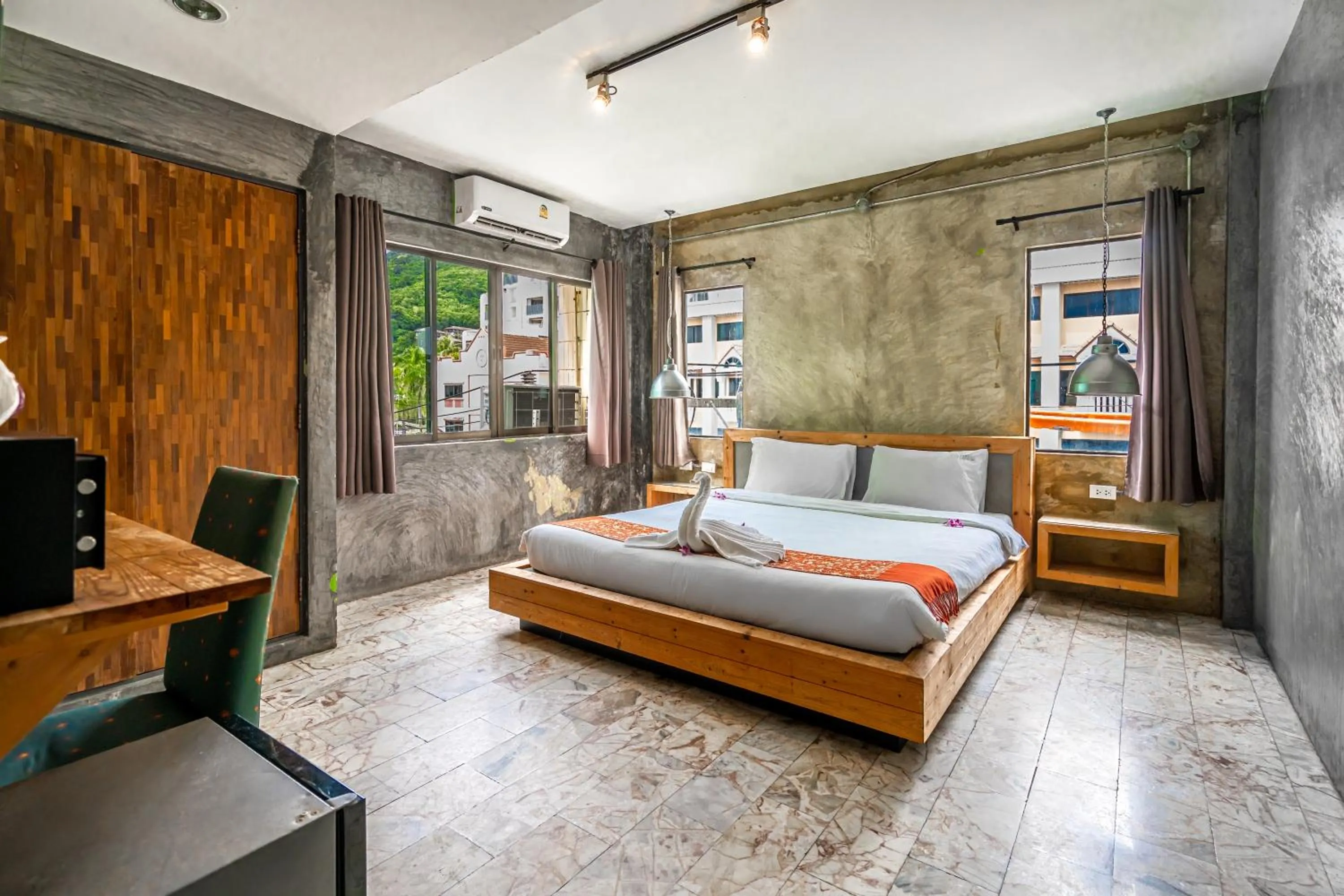 Property building, Bed in UNOTEL Karon Beach