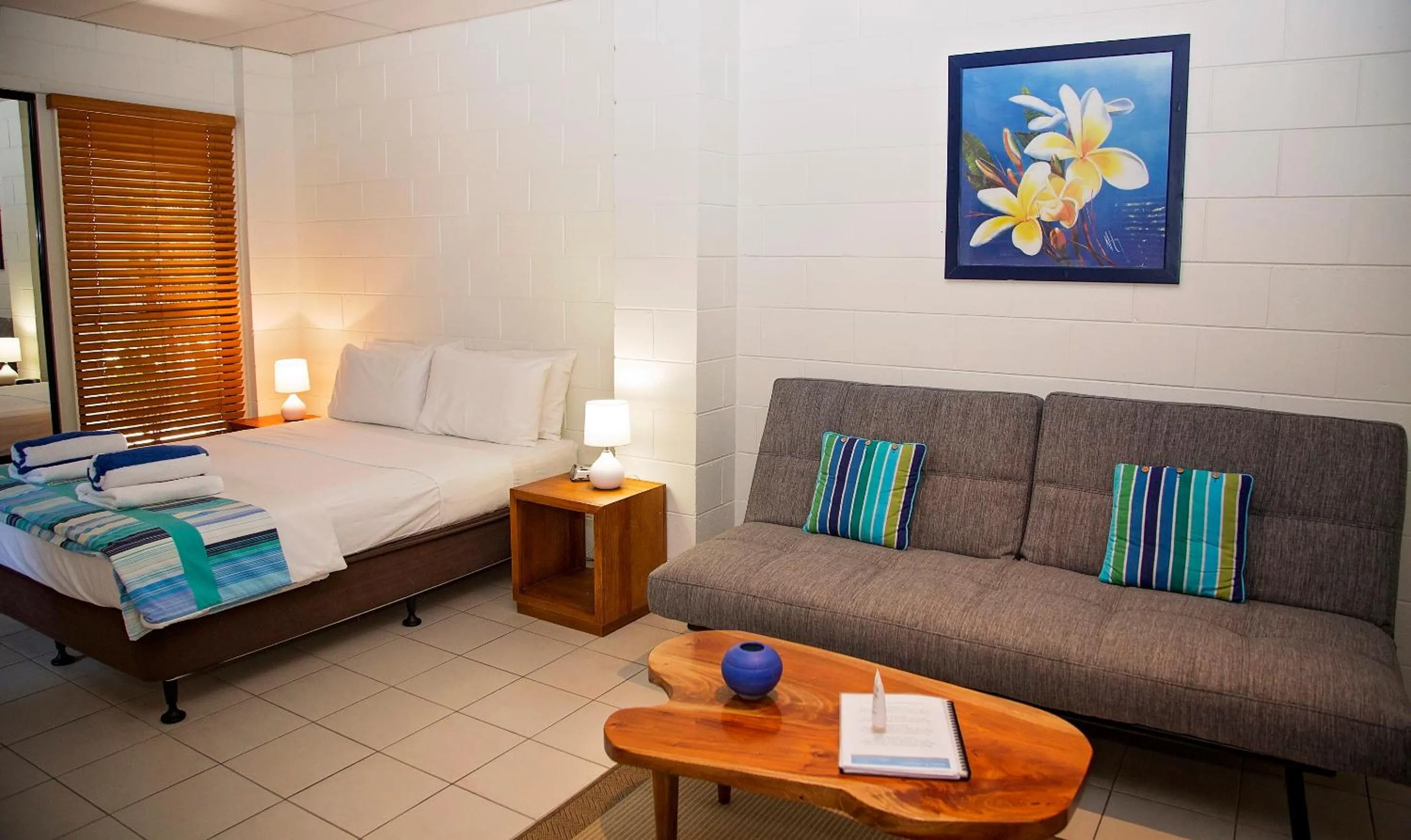 Living room, Bed in Apollo Jewel Beachfront Apartments