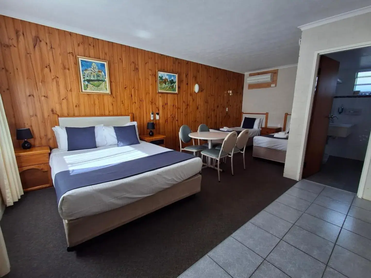 Standard Family Room in Blue Diamond Motor Inn Standard Family Room in Blue Diamond Motor Inn
