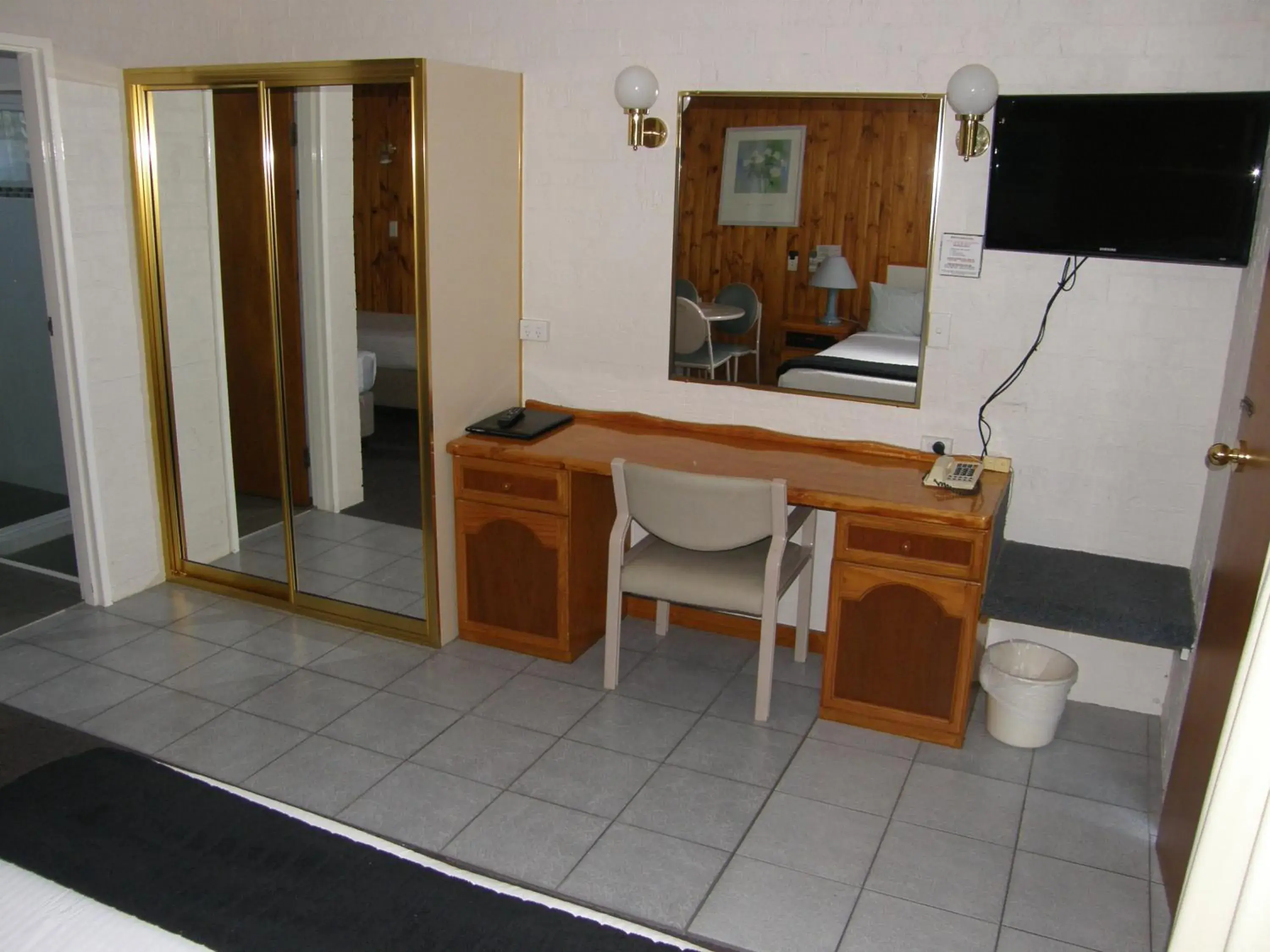 Standard Family Room in Blue Diamond Motor Inn Standard Family Room in Blue Diamond Motor Inn