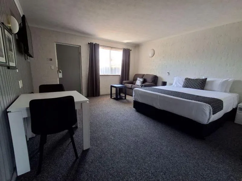 Bed in Blue Diamond Motor Inn