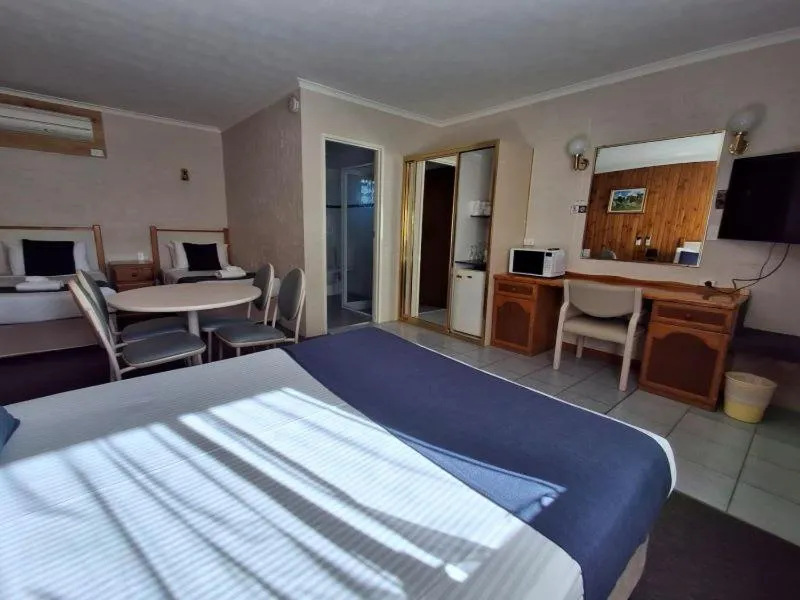 Bed in Blue Diamond Motor Inn