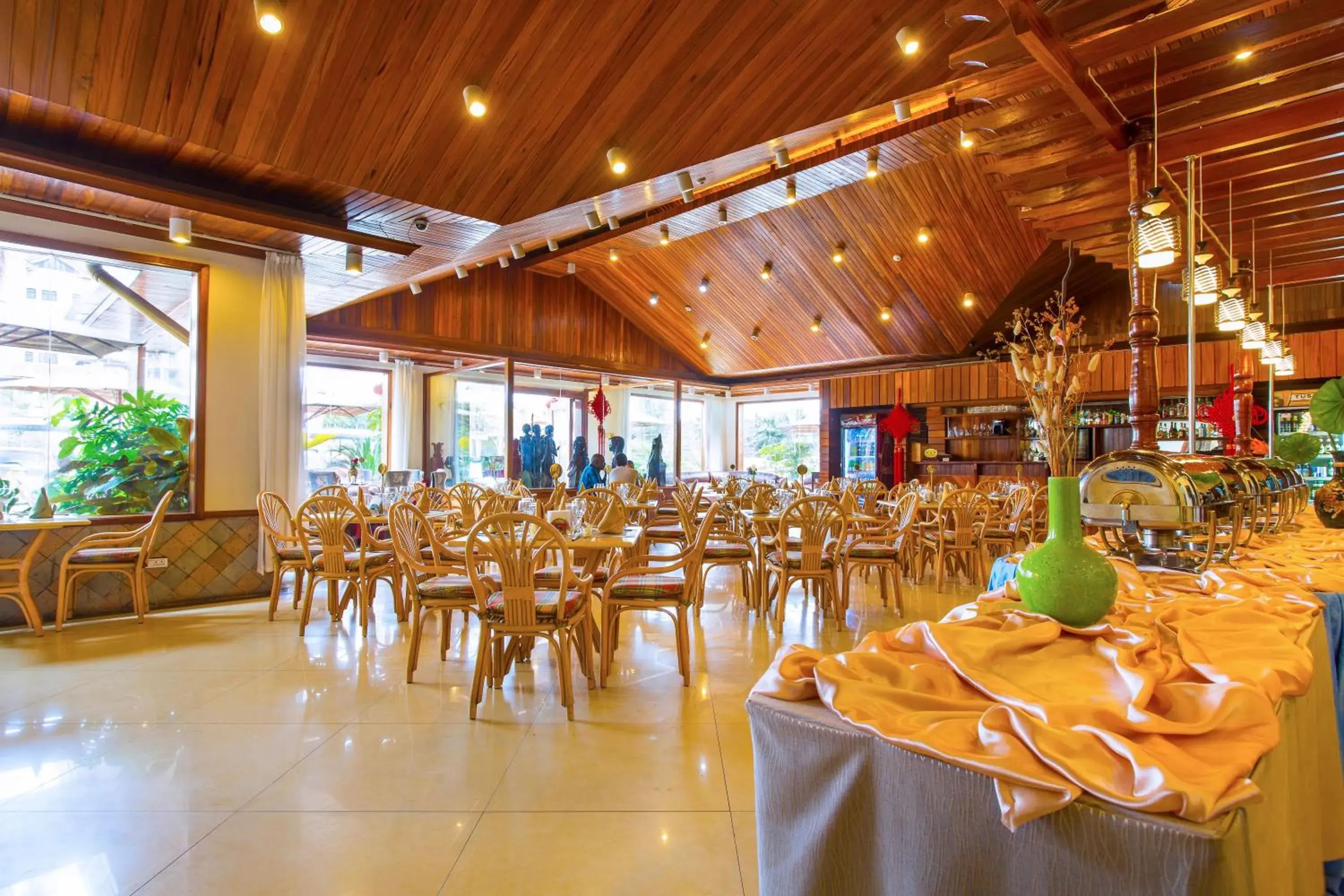 Restaurant/places to eat in Eastland Hotel Restaurant/places to eat in Eastland Hotel