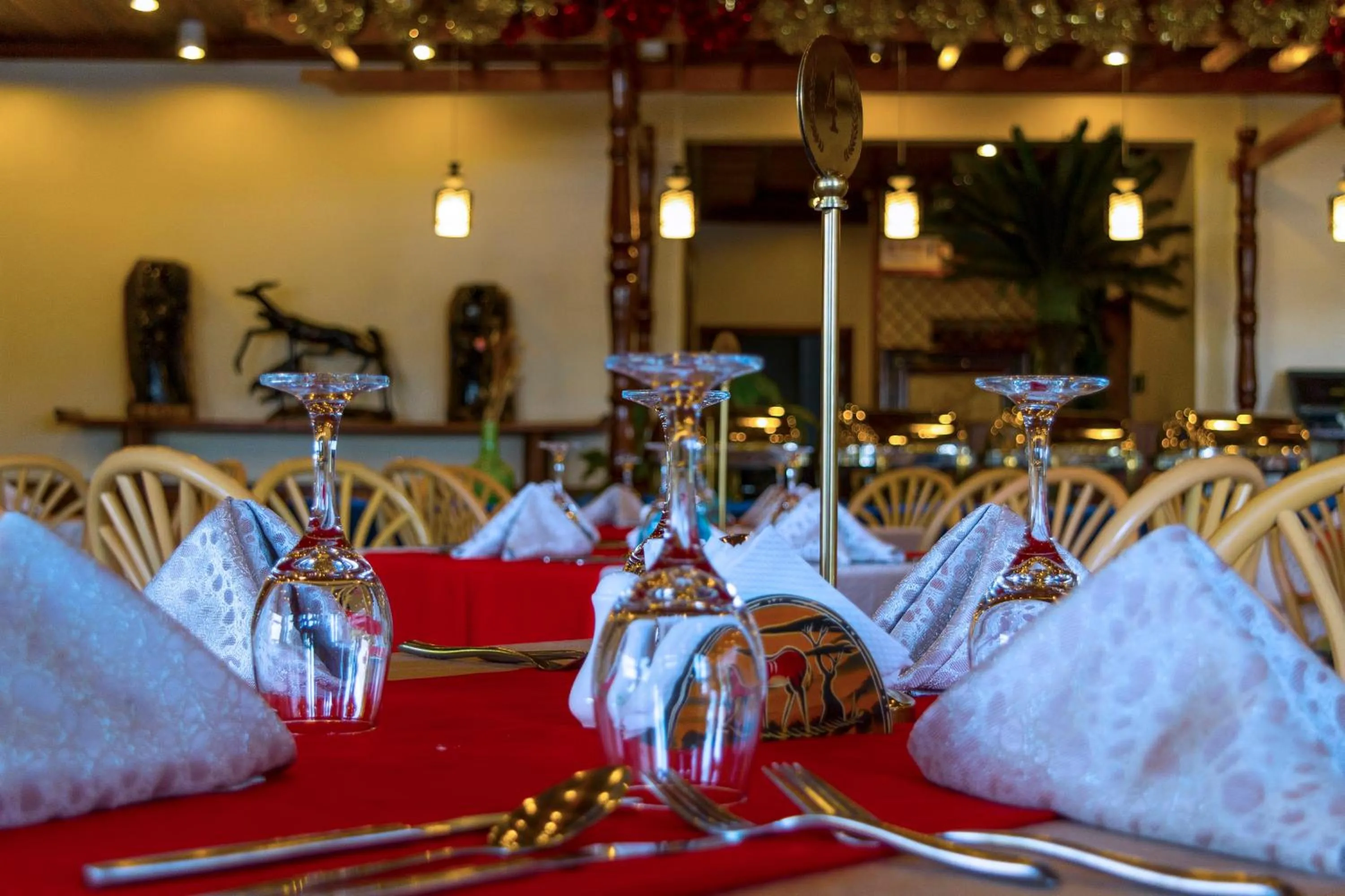 Restaurant/places to eat in Eastland Hotel