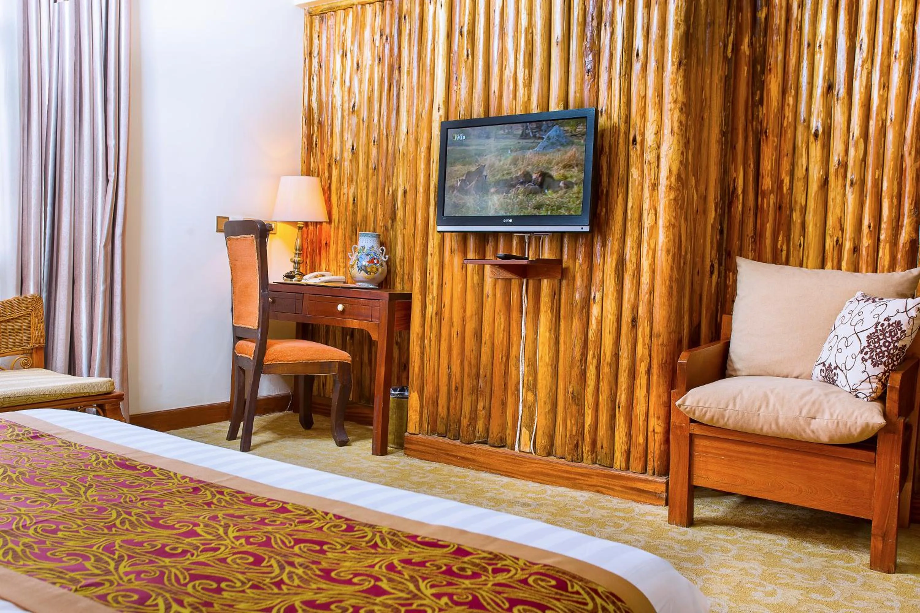 TV and multimedia, Bed in Eastland Hotel