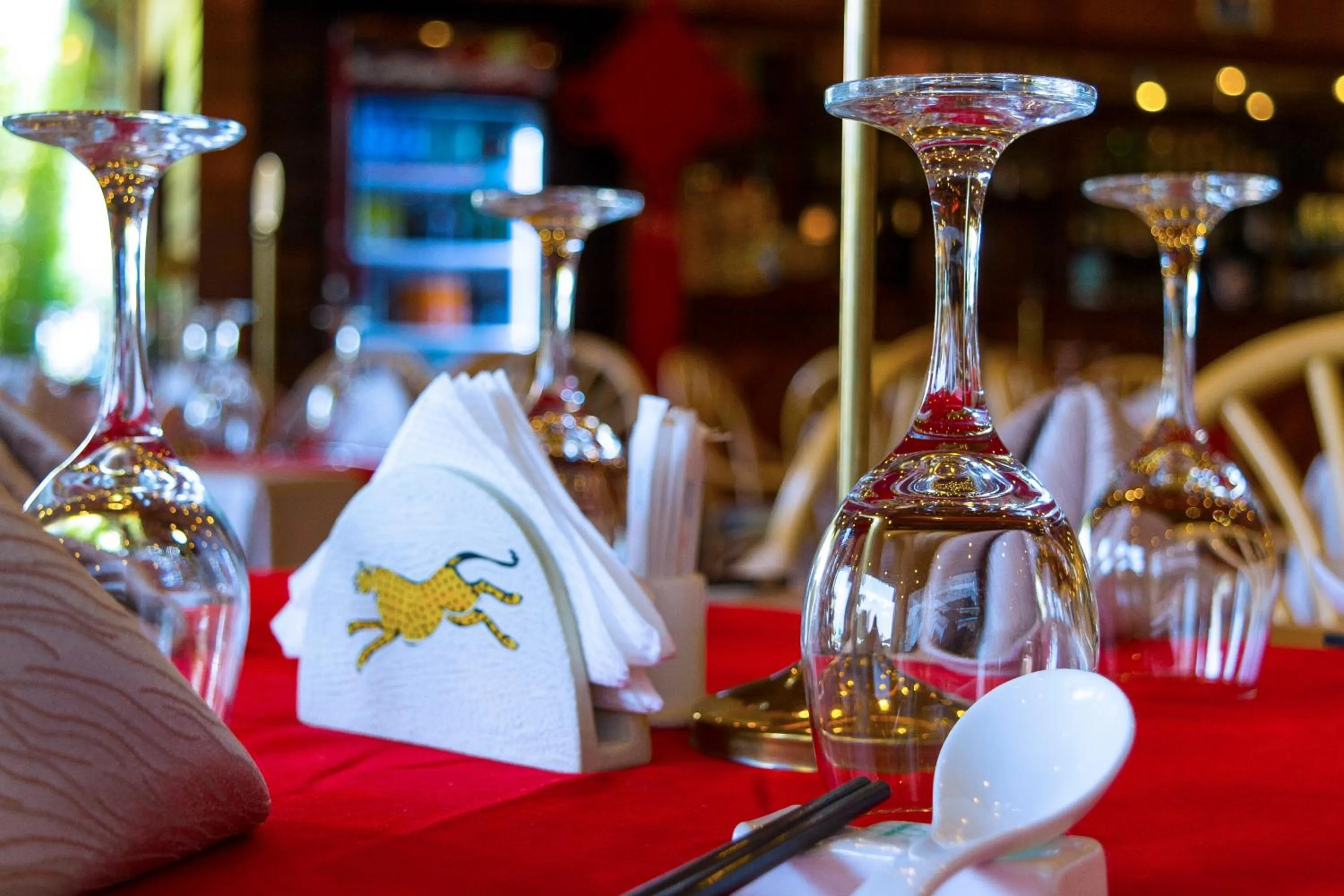 Restaurant/places to eat in Eastland Hotel