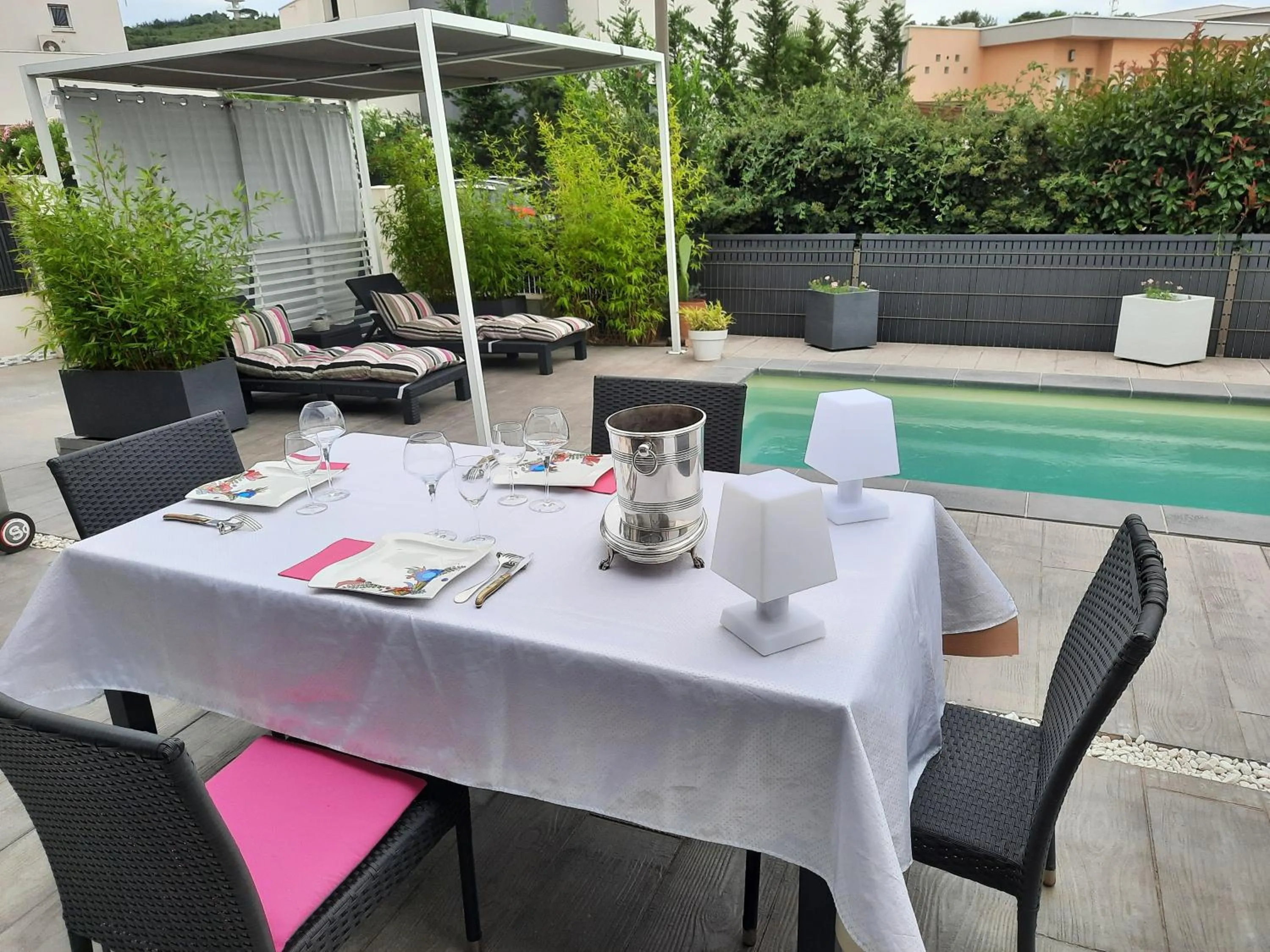 Restaurant/places to eat in CHAMBRE COSY Adults only