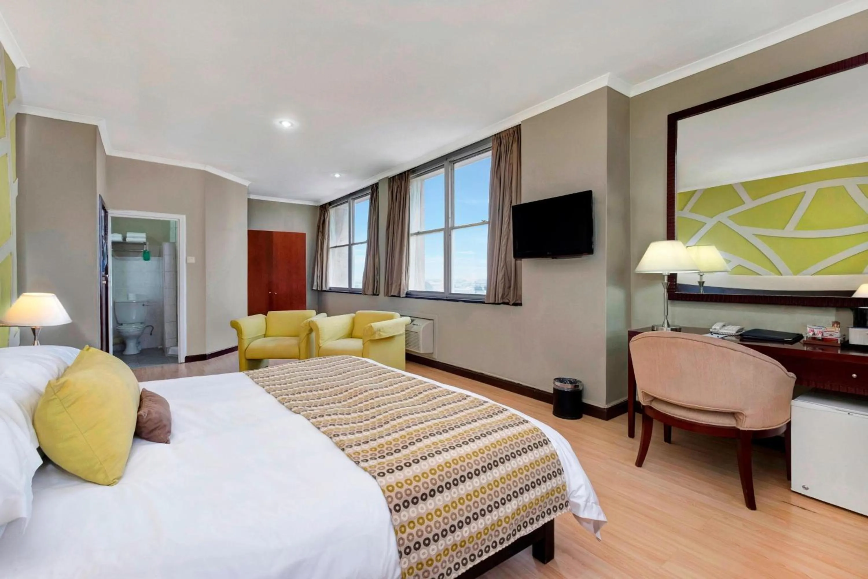Bedroom, Bed in Protea Hotel by Marriott Lusaka Cairo Road