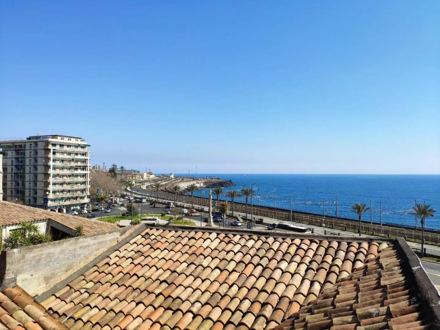 Panoramic Suite***** in the heArt of Catania