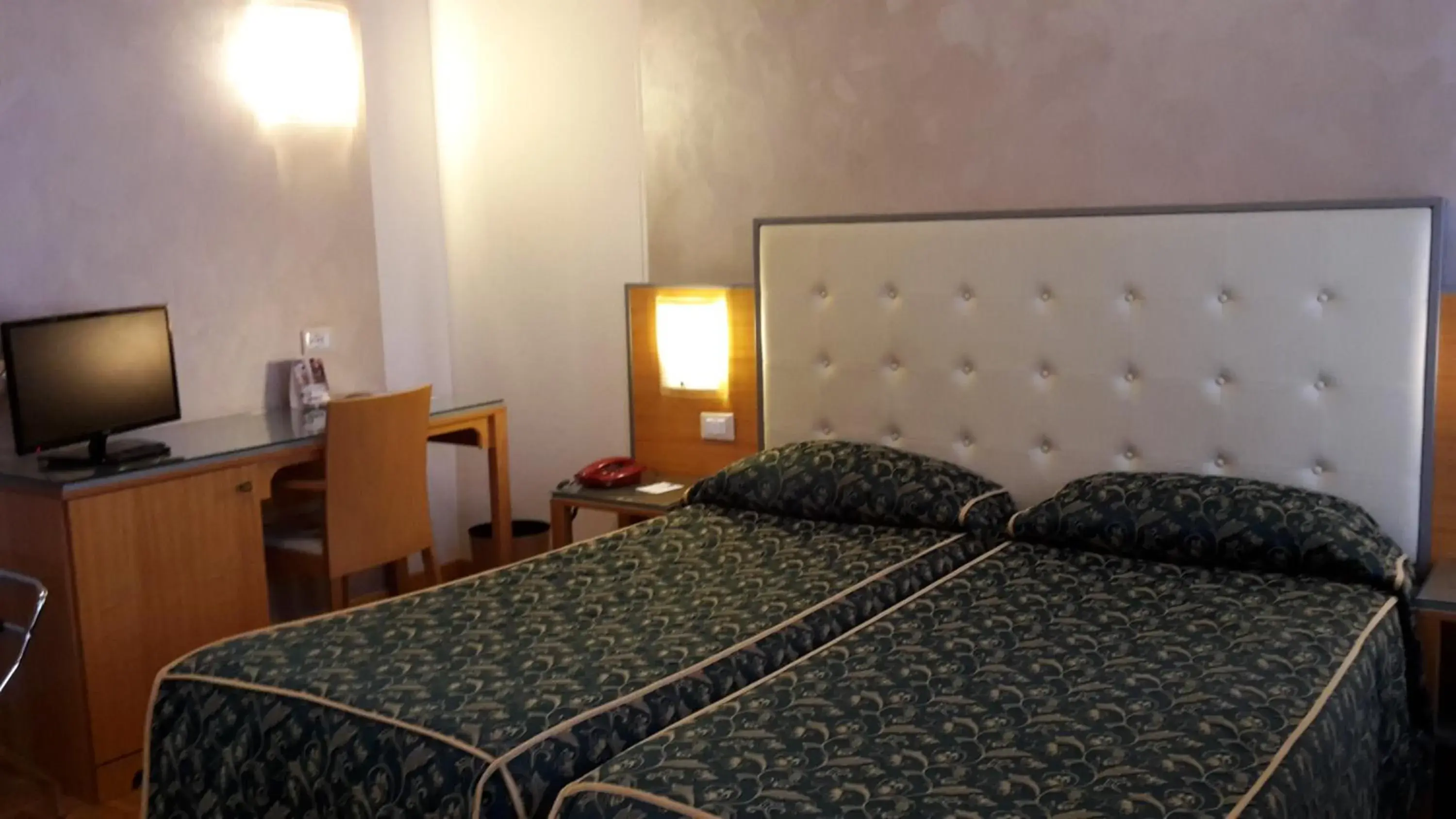 Twin Room in Hotel Riviera Twin Room in Hotel Riviera