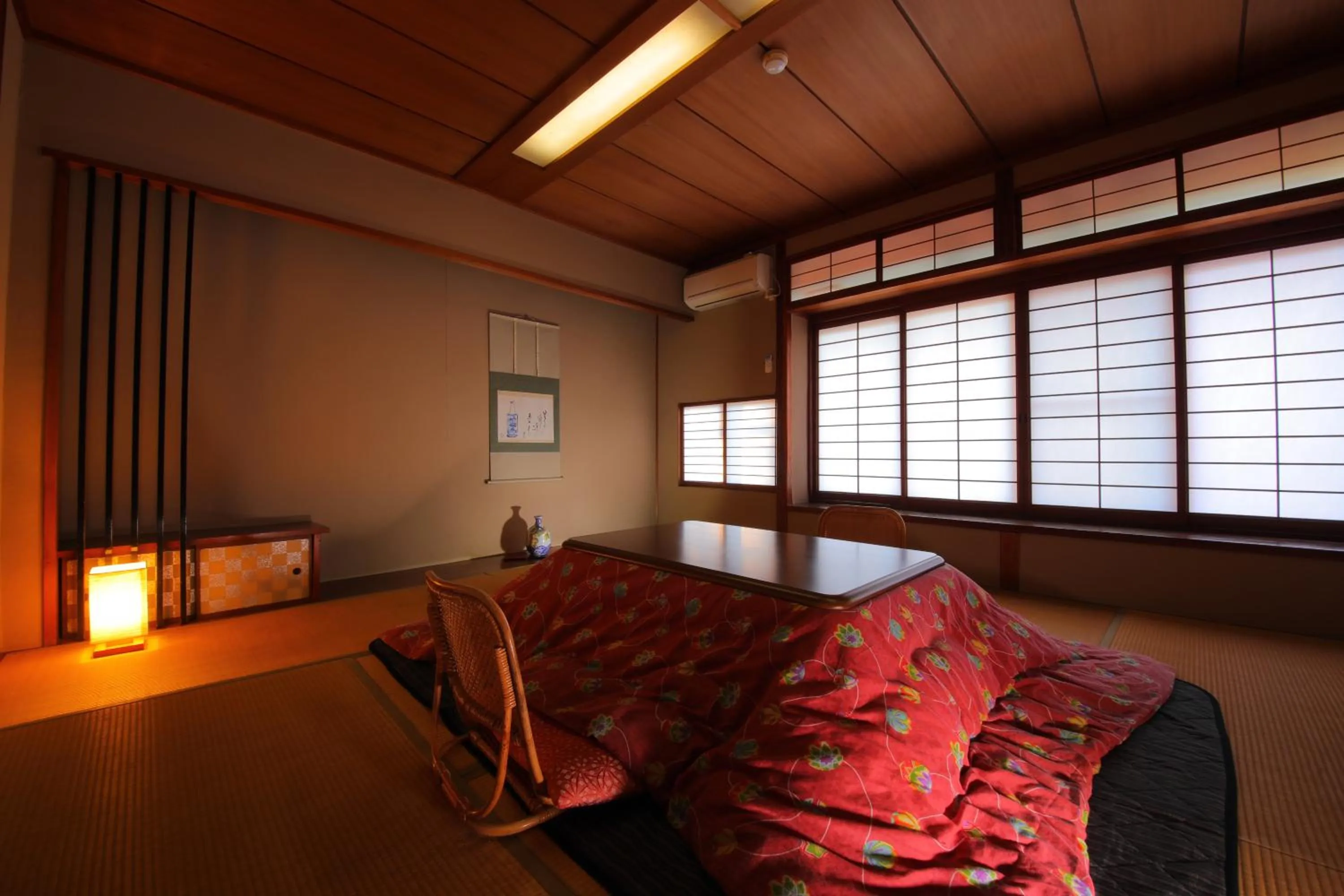 Photo of the whole room in Dougoya