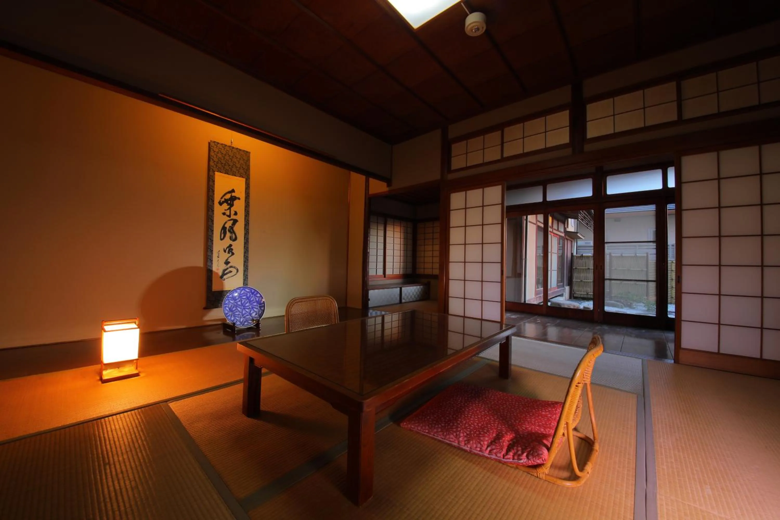 Photo of the whole room in Dougoya