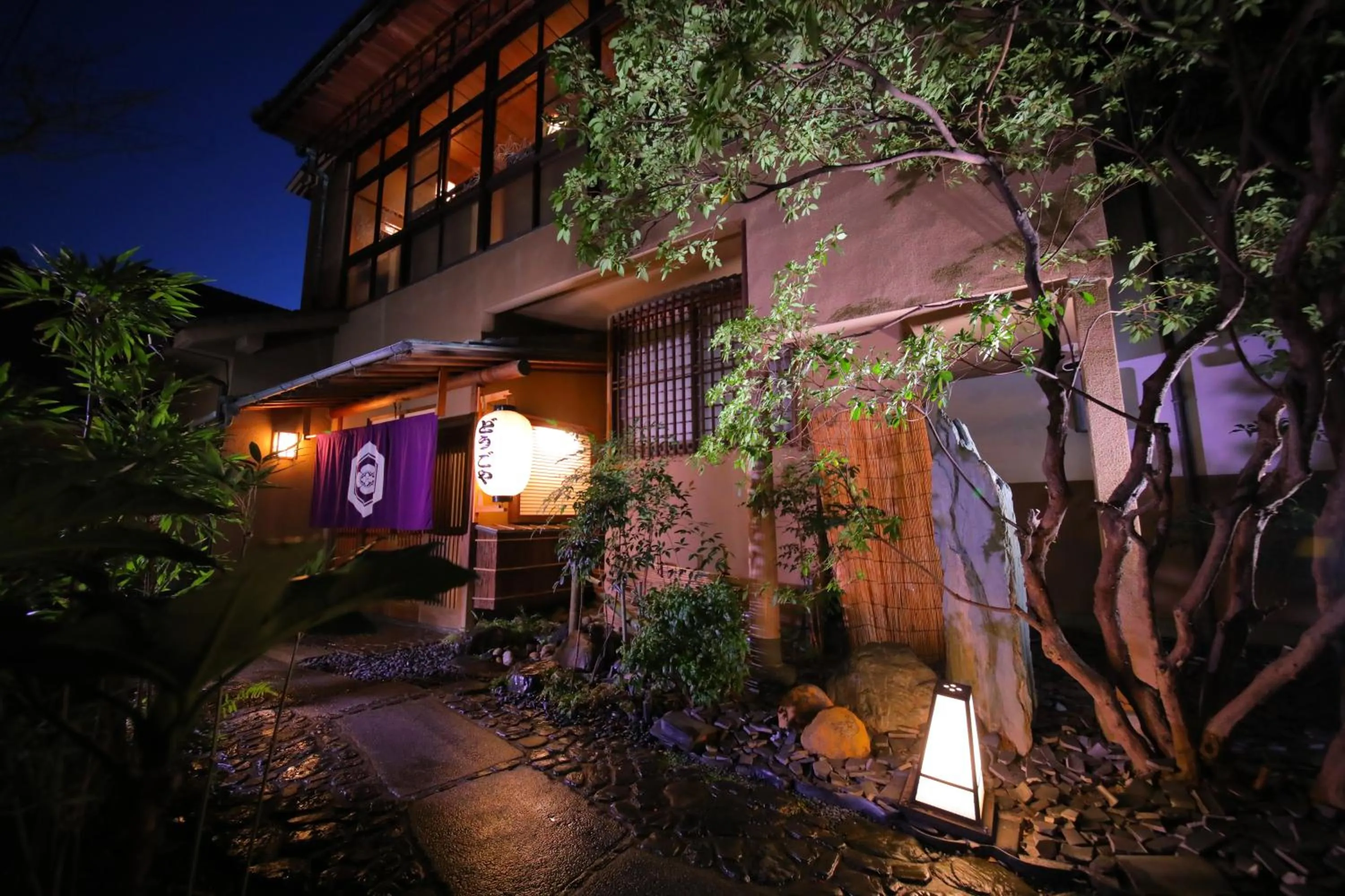 Facade/entrance in Dougoya