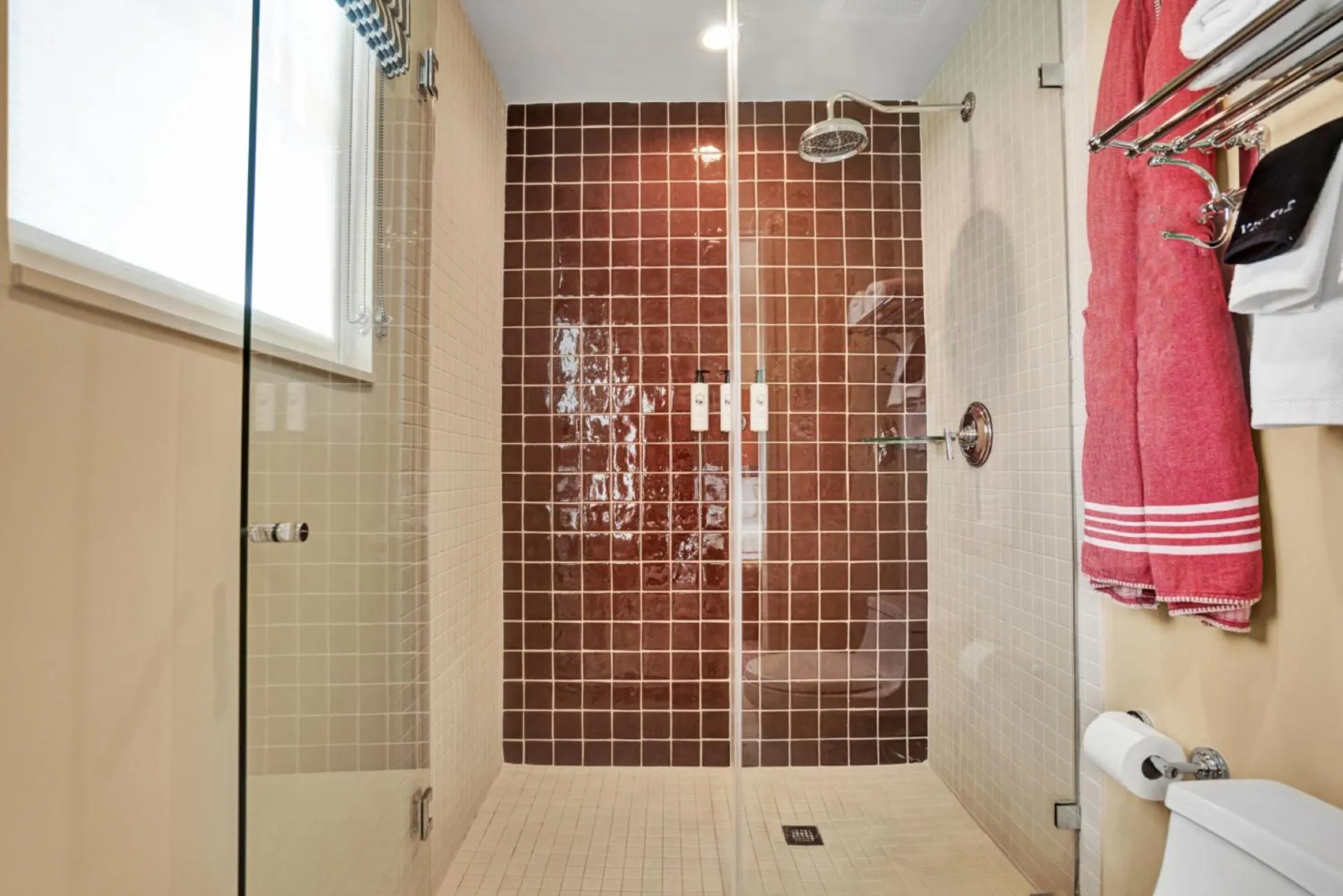 Shower in Hotel Trouvail Miami Beach