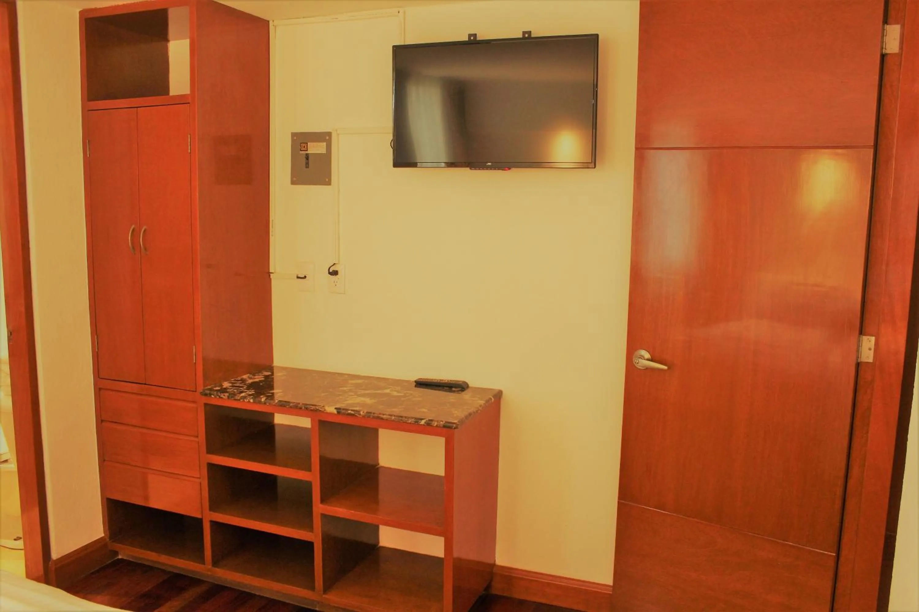 TV and multimedia in Condesa Suites