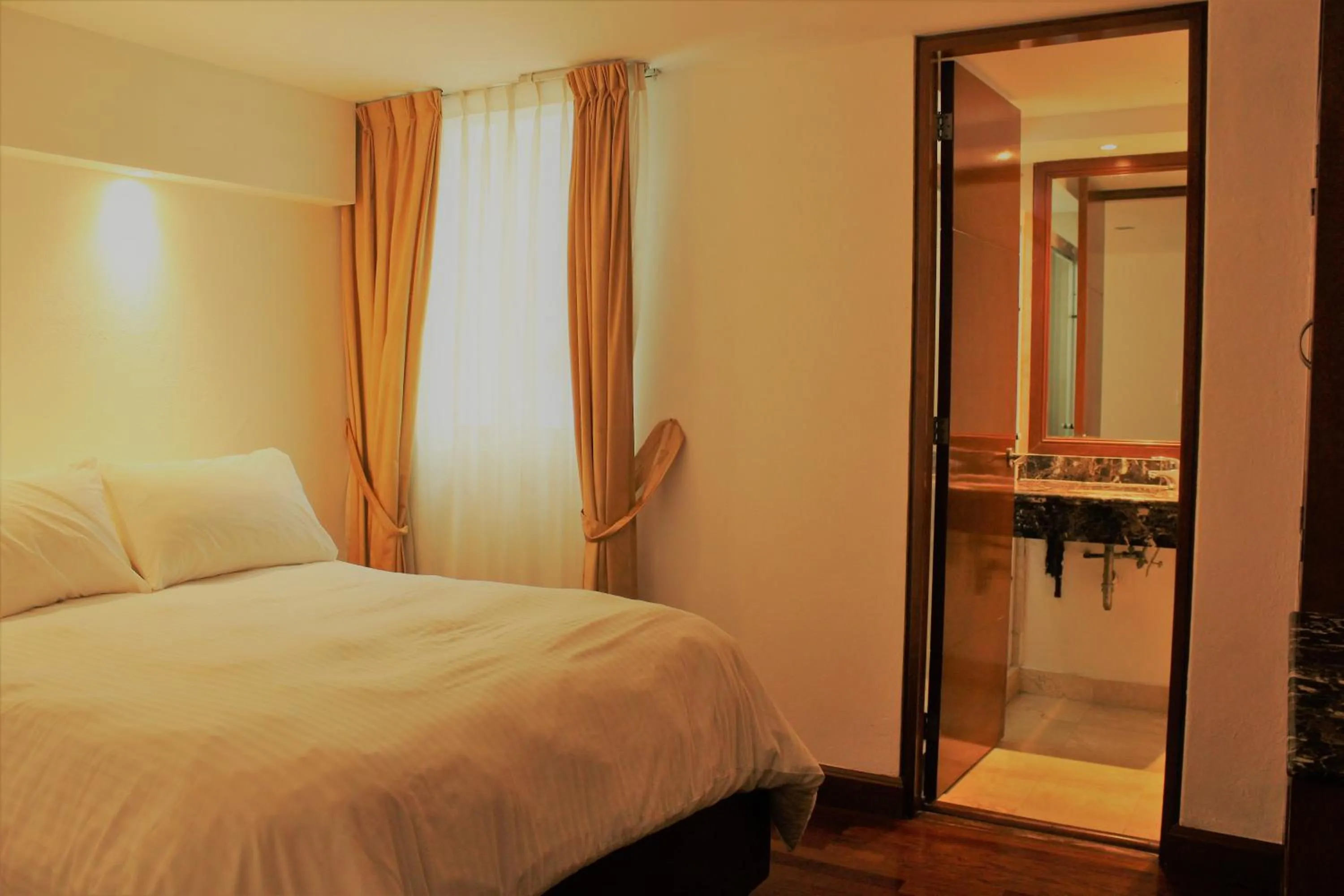 Bedroom, Bed in Condesa Suites