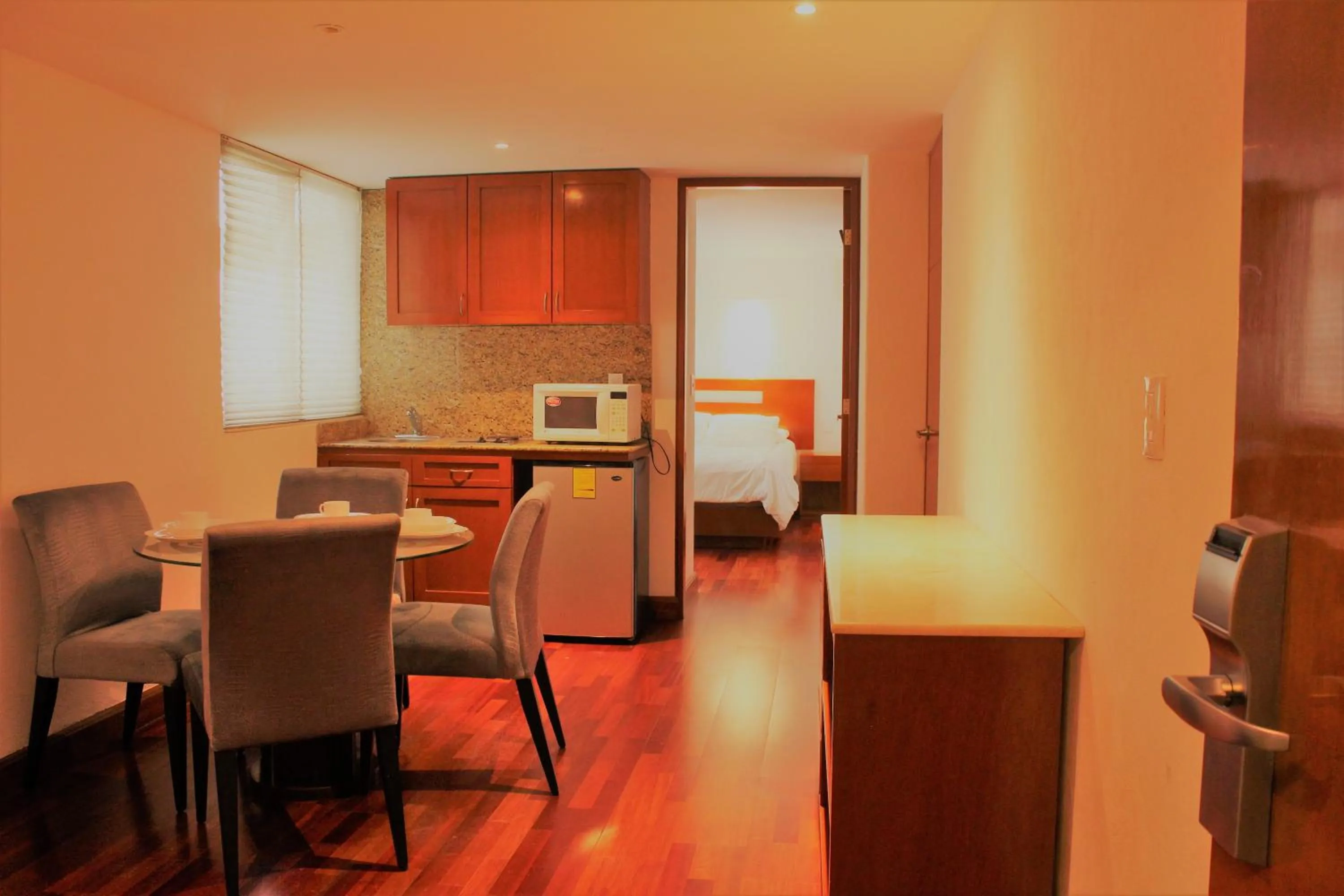 Photo of the whole room in Condesa Suites