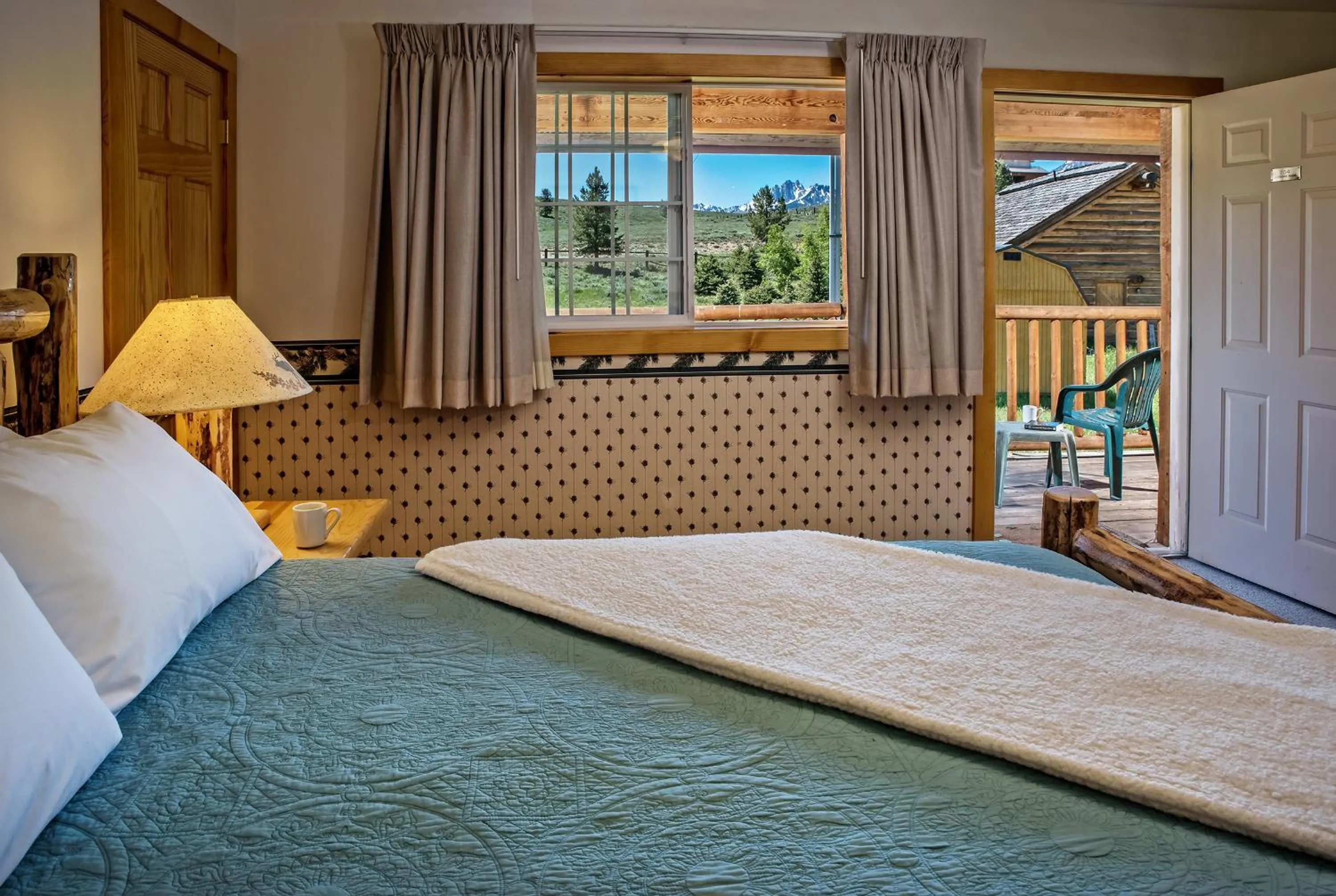 Bed in Stanley High Country Inn