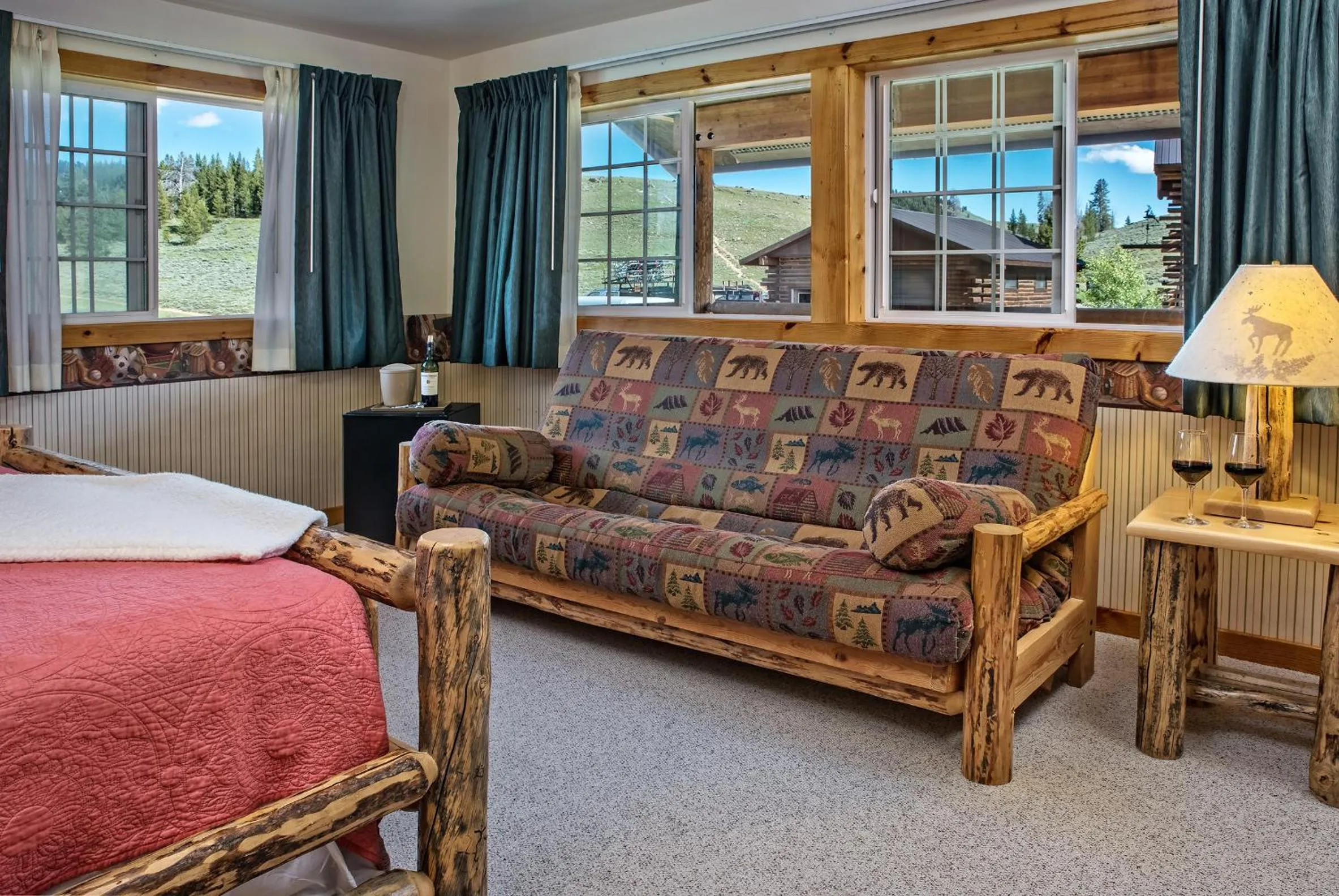 Bed in Stanley High Country Inn