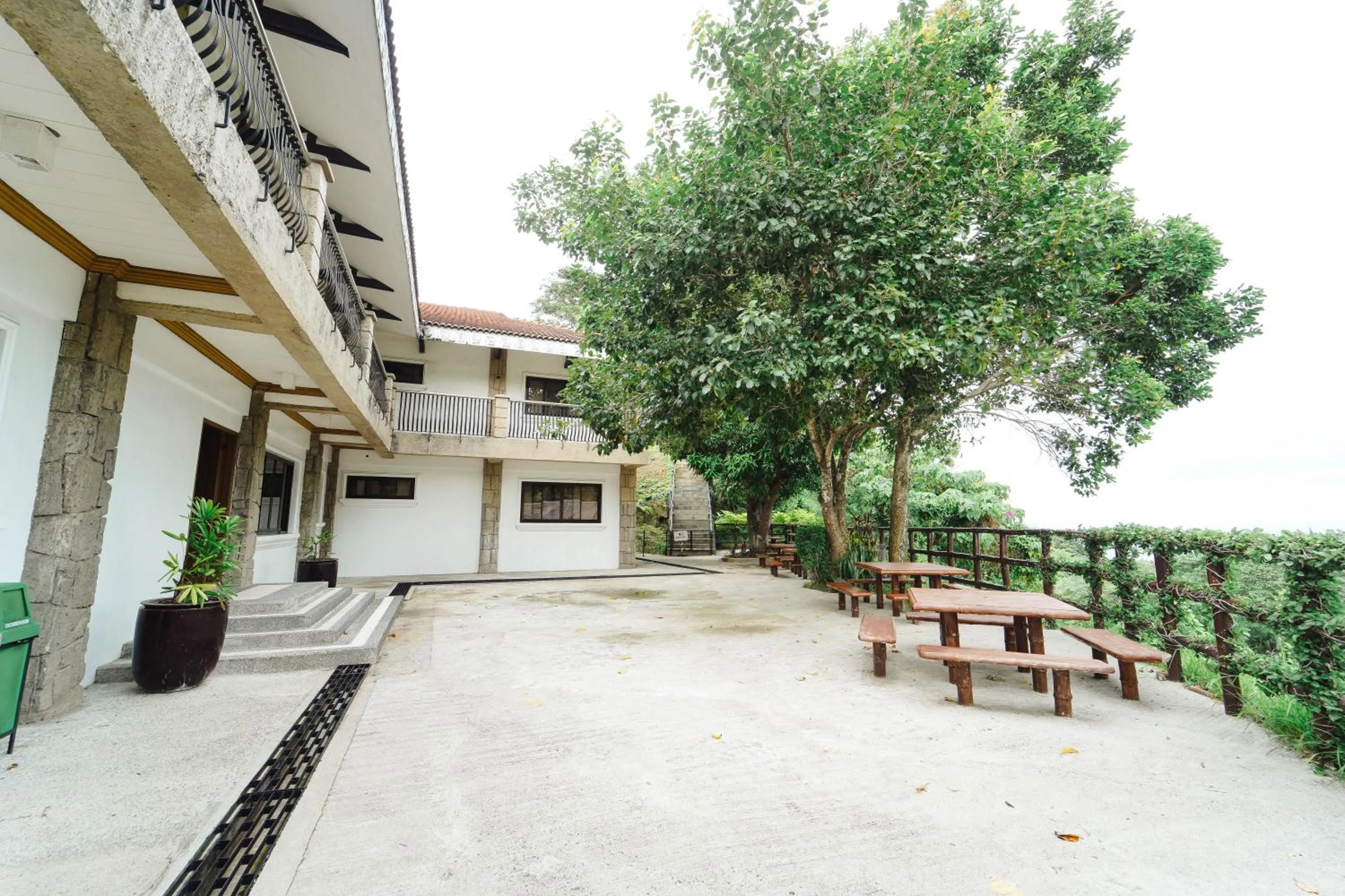 Property building in Sol Y Viento Mountain Hot Springs Resort