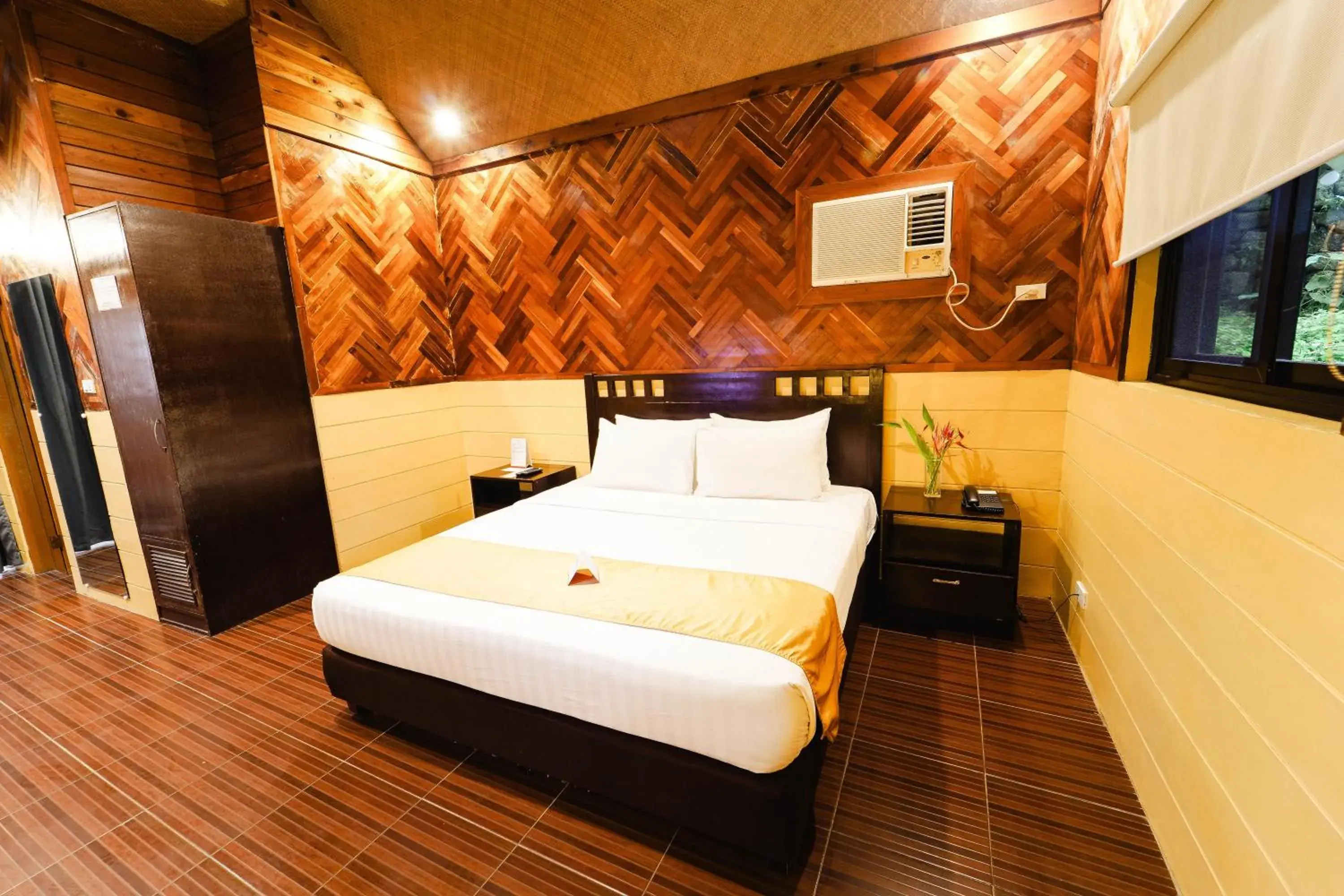 Bed in Sol Y Viento Mountain Hot Springs Resort Bed in Sol Y Viento Mountain Hot Springs Resort