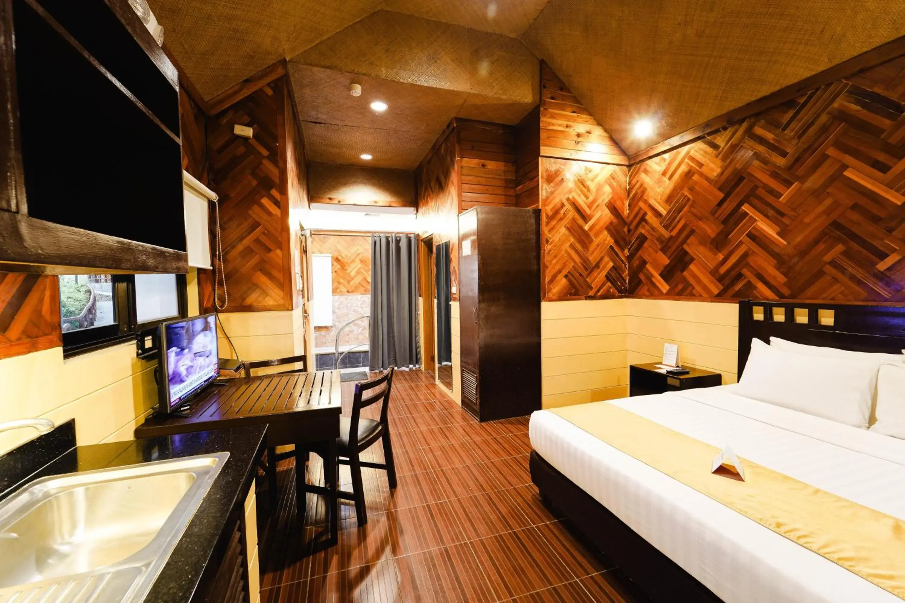 Bed in Sol Y Viento Mountain Hot Springs Resort Bed in Sol Y Viento Mountain Hot Springs Resort